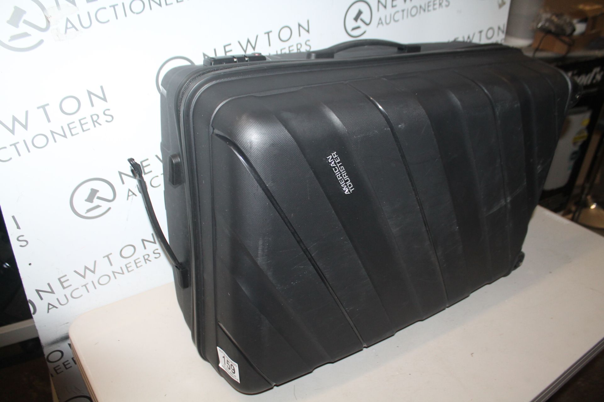 1 AMERICAN TOURISTER LARGE HARDSIDE SPINNER CASE RRP Â£99 (HANDLE BROKEN)