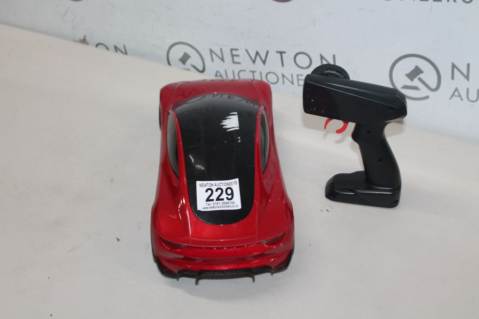 1 HOT WHEELS TESLA RC CAR (5+ YEARS) RRP Â£69