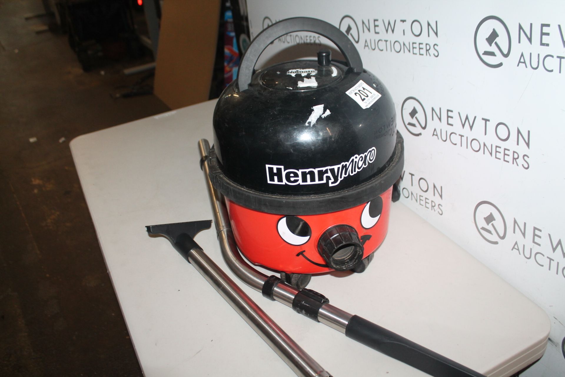 1 NUMATIC HENRY MICRO VACUUM CLEANER RRP Â£179.99