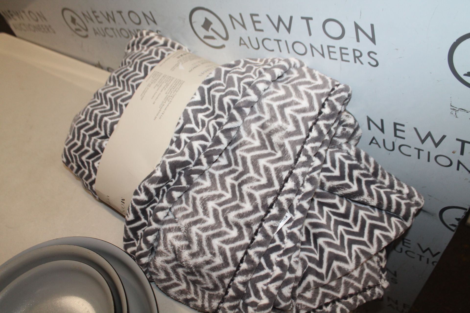 1 MONTE & JARDIN PTHROW RRP Â£19