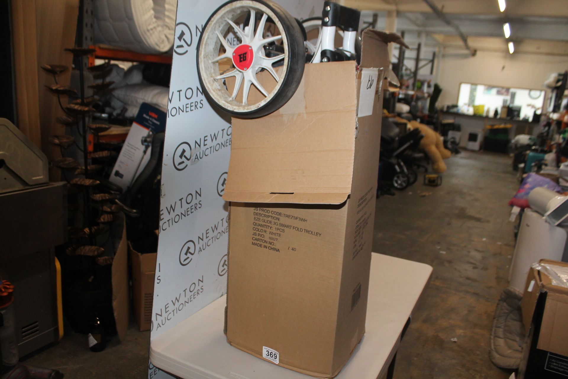 1 BOXED EZE GLIDE SMART FOLD TROLLEY RRP Â£124.99