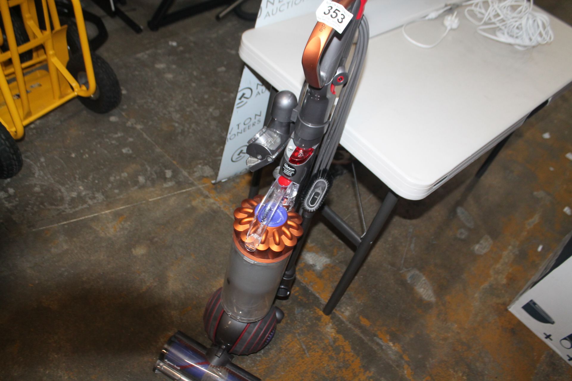 1 DYSON BALL ANIMAL UPRIGHT VACUUM CLEANER RRP Â£249