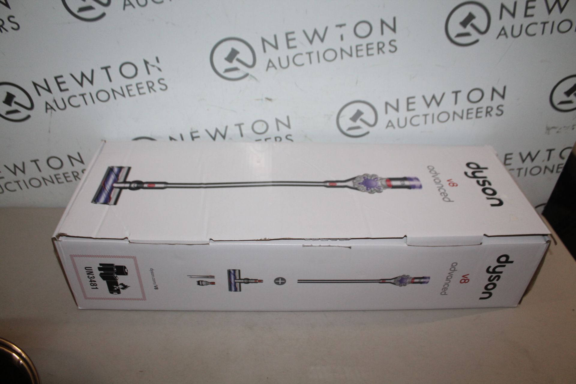 1 BOXED DYSON V8 ADVANCED CORDLESS VACCUM CLEANER RRP Â£199