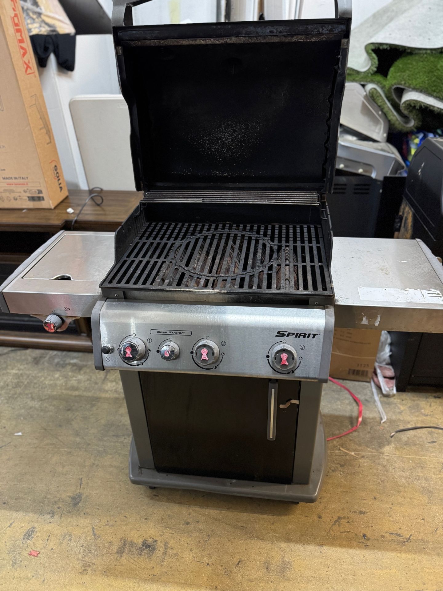 1 WEBER SPIRIT GAS GRILL WITH SIDE BURNER RRP Â£999