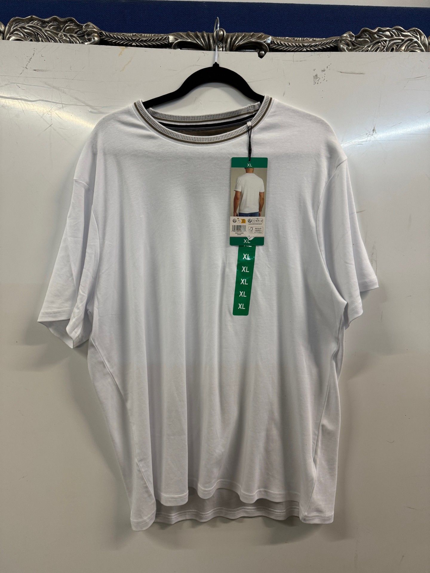 1 MENS ENGLISH LAUNDRY T-SHIRT IN WHITE SIZE XL RRP Â£19
