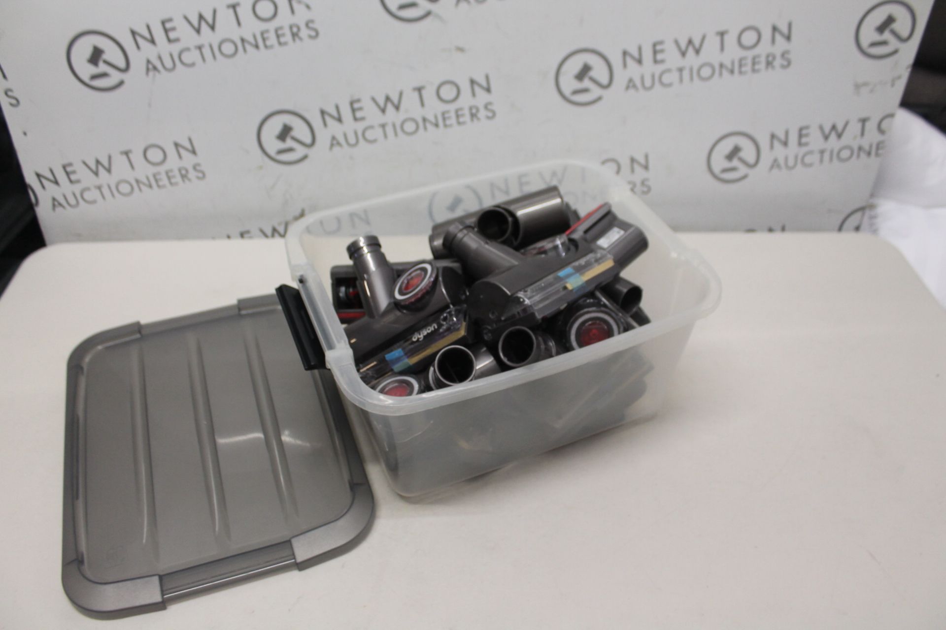 1 JOBLOT OF DYSON ATTACHMENTS RRP Â£99