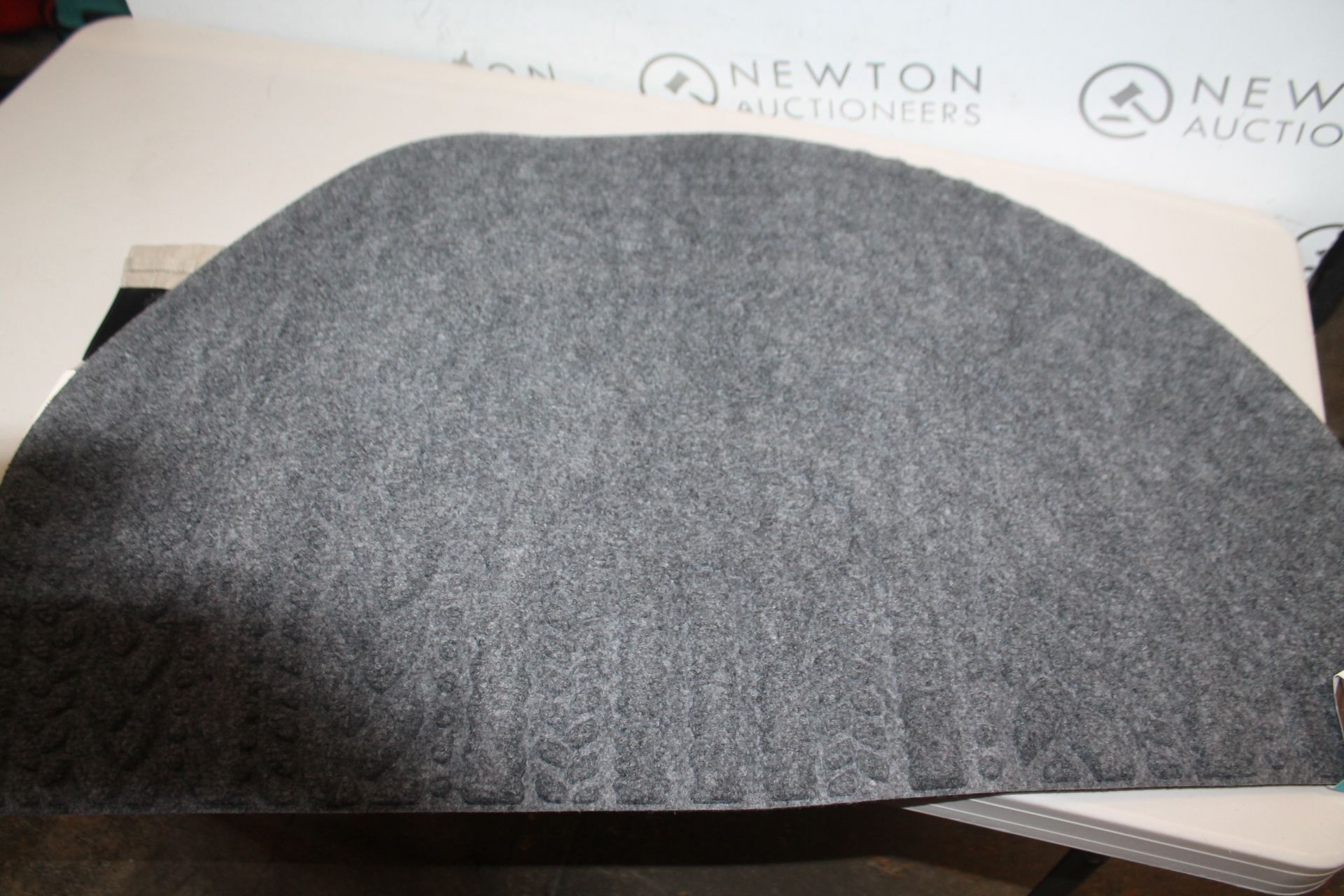 1 RUBBERISED ENTRANCE MAT RRP Â£19.99