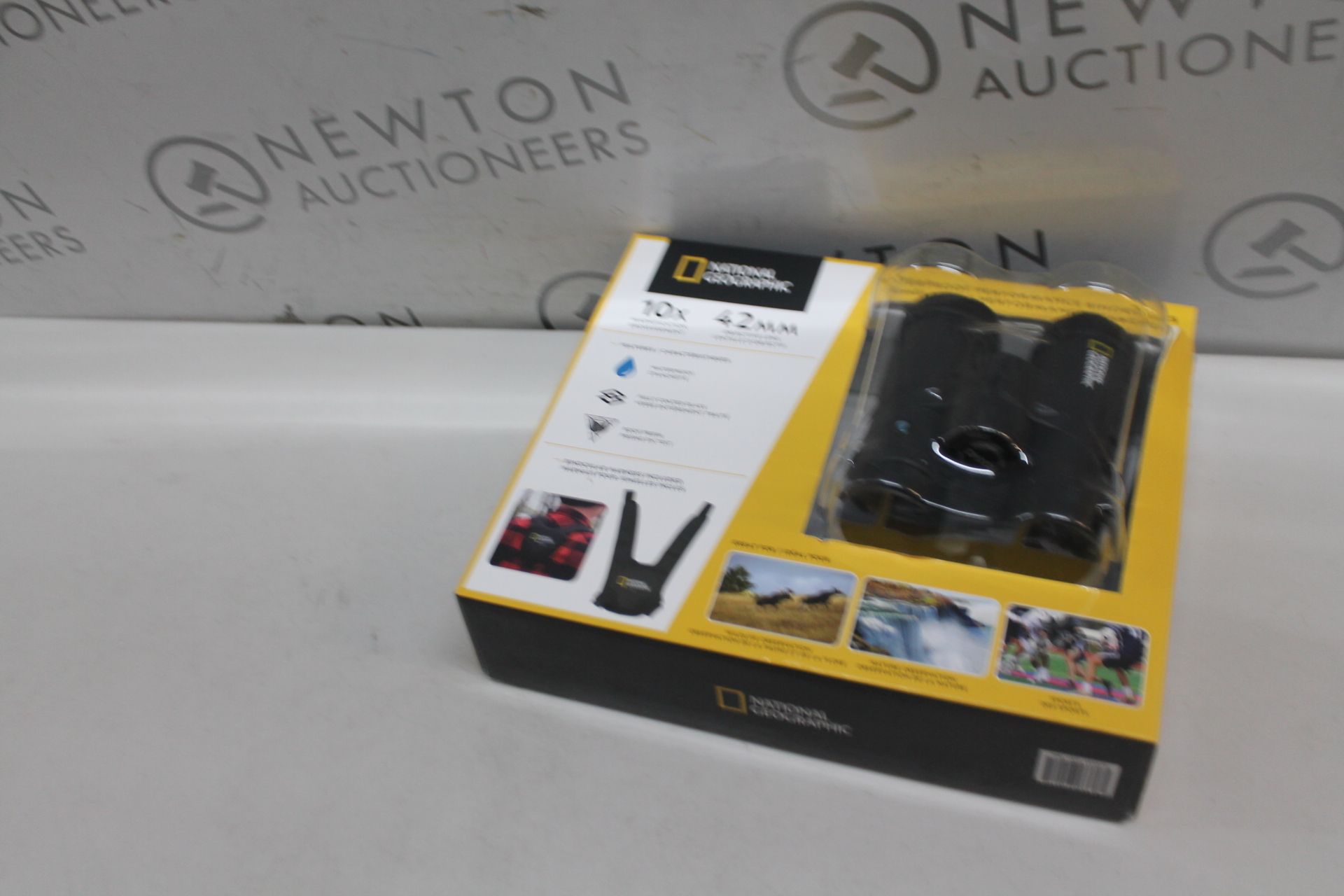 1 BOXED NATIONAL GEOGRAPHIC WATERPROOF PERFORMANCE BINOCULAR RRP Â£69.99