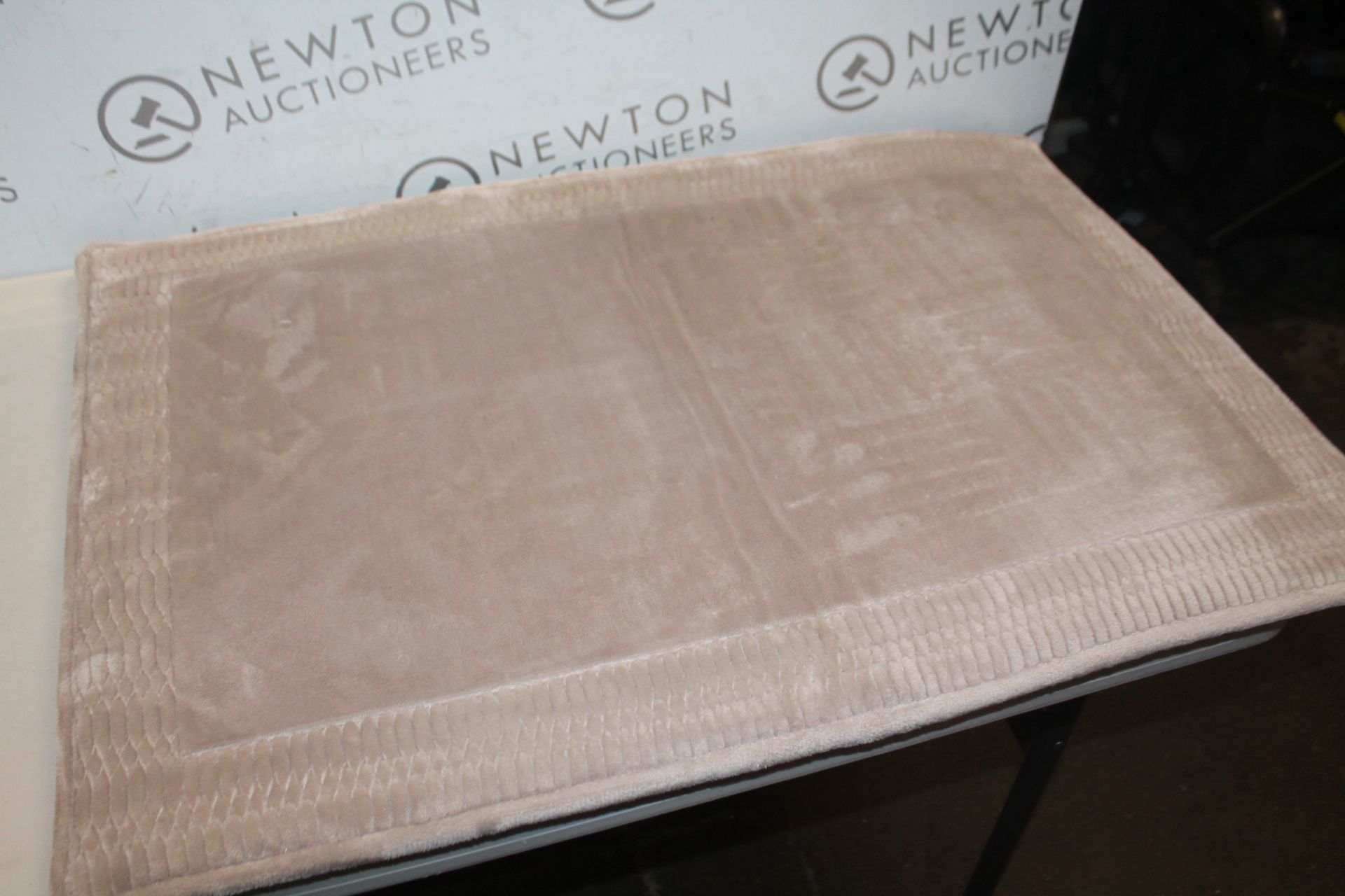 1 INNOCOR MEMORY FOAM SPA MAT RRP Â£29.99