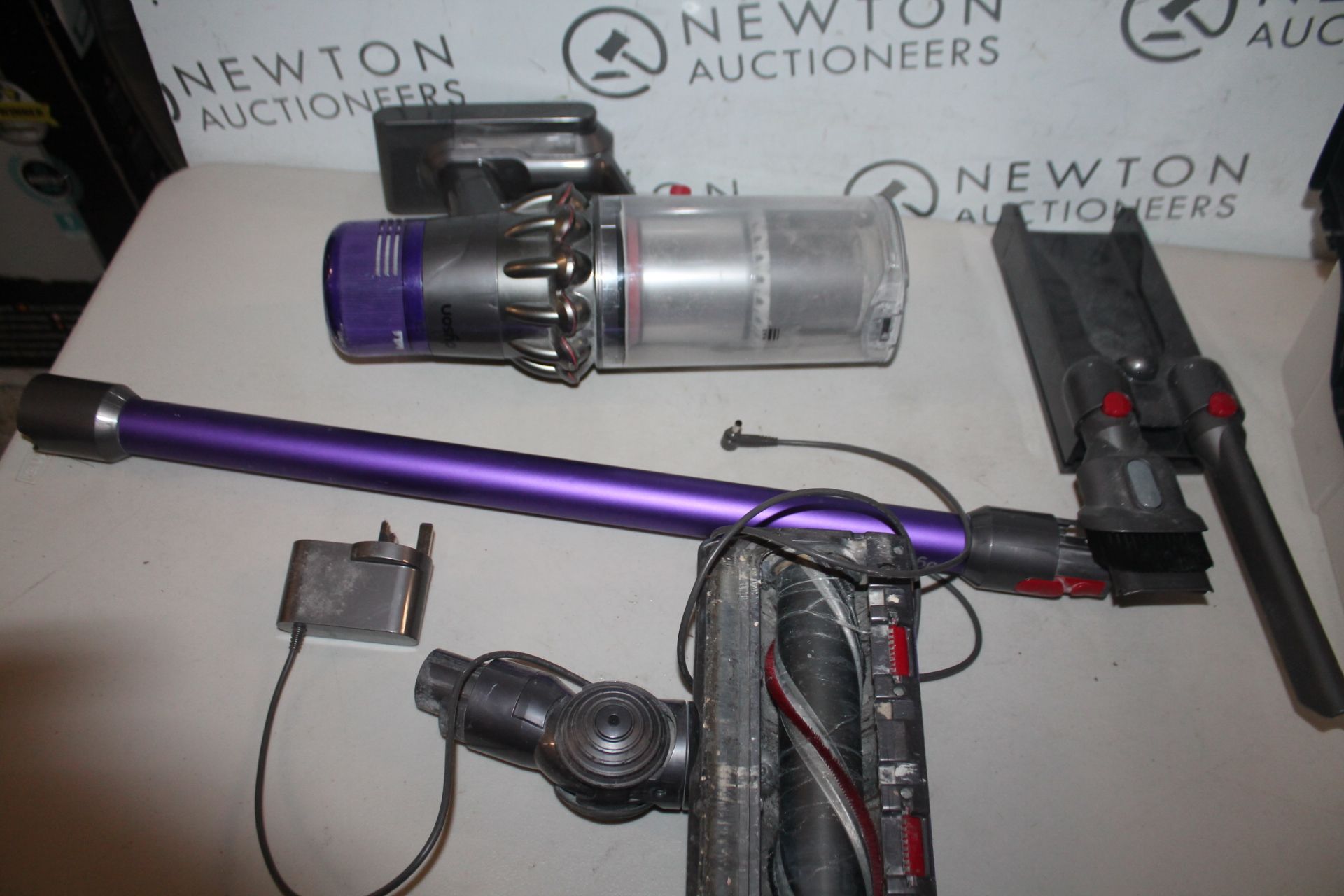 1 DYSON V11 CORDLESS VACUUM CLEANER RRP Â£399