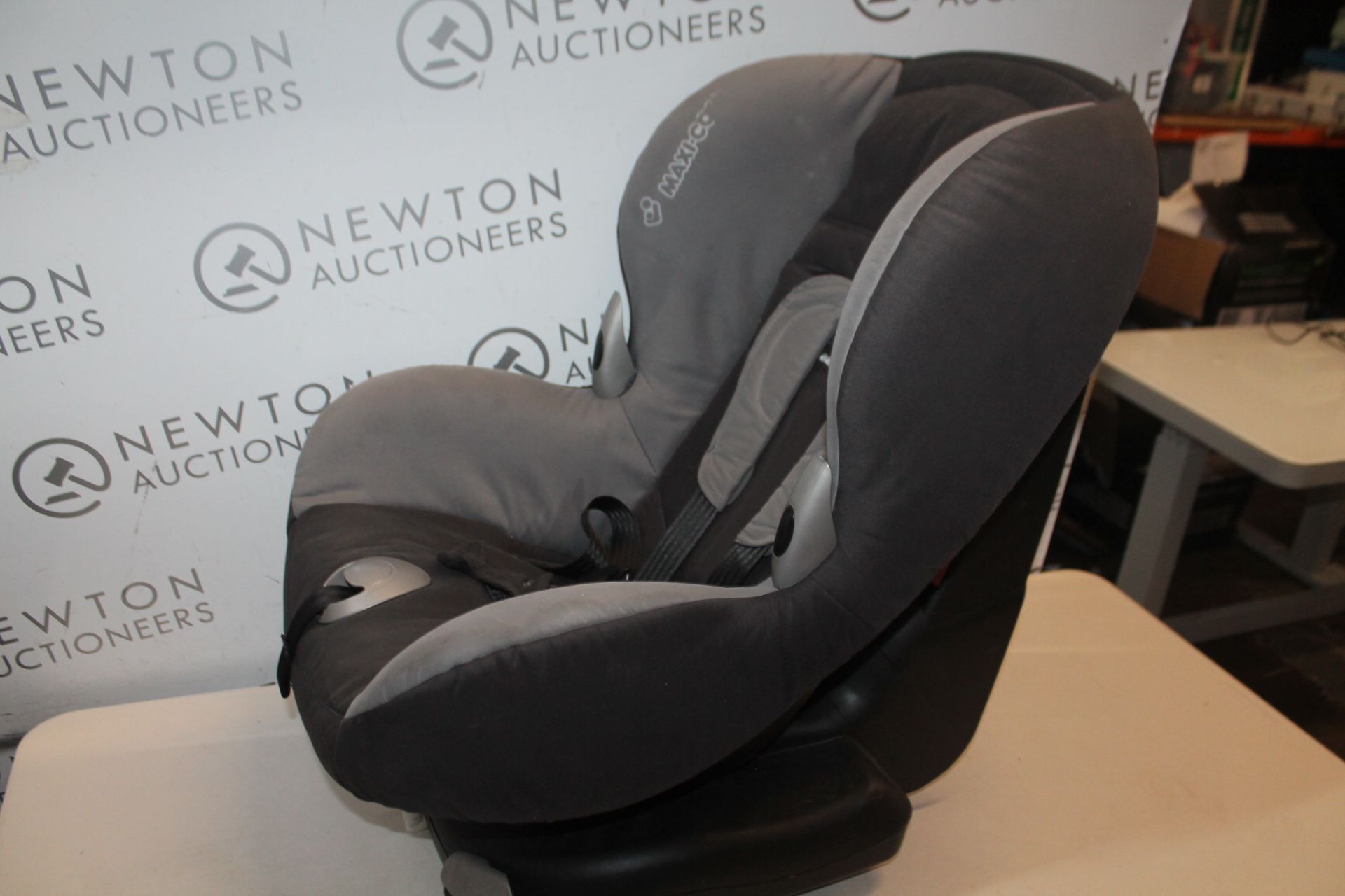 1 MAXI-COSI CAR CHILD SEAT RRP Â£99