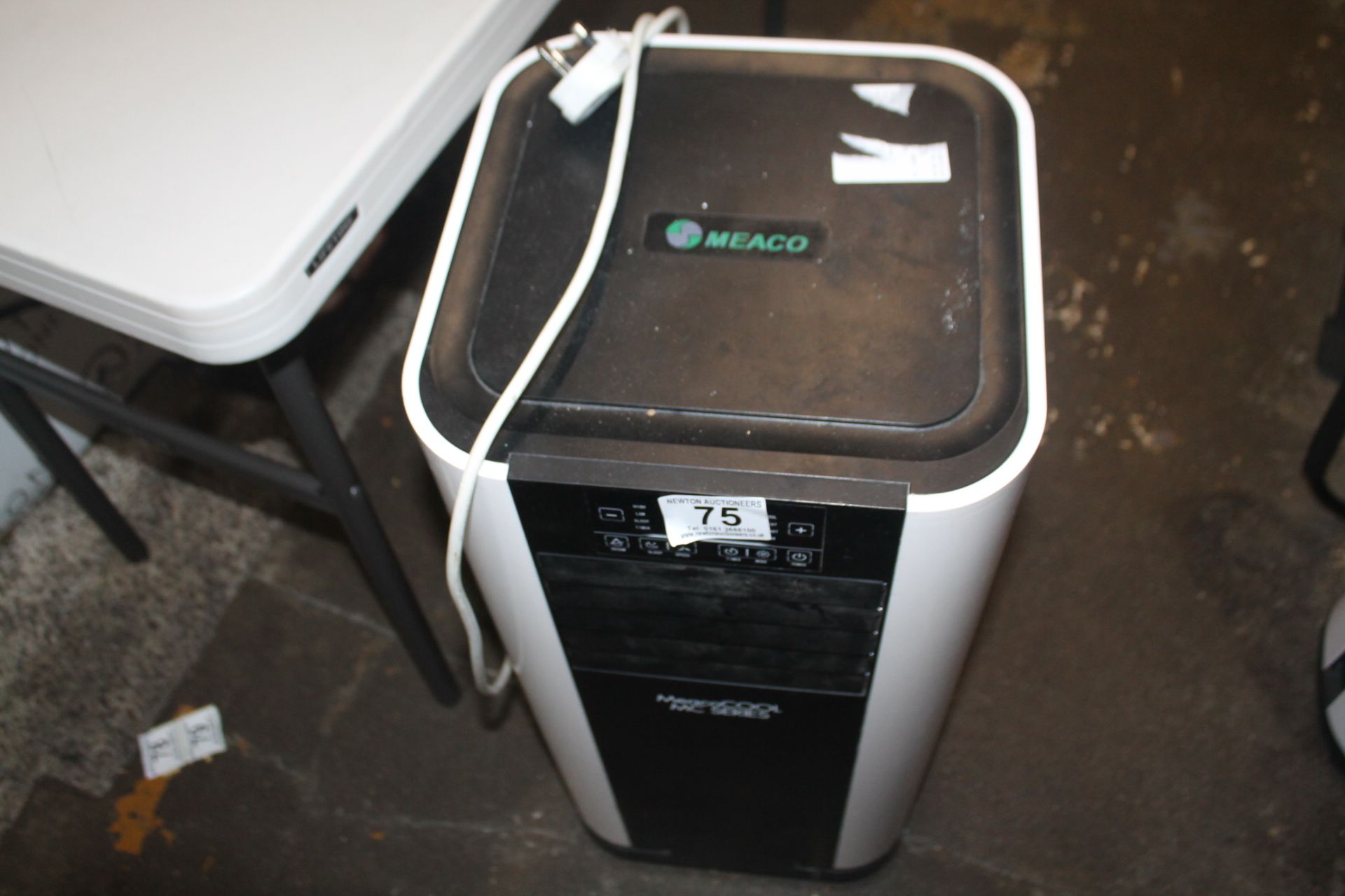 1 BOXED WATERPIK ULTRA PLUS WATER FLOSSER RRP Â£99