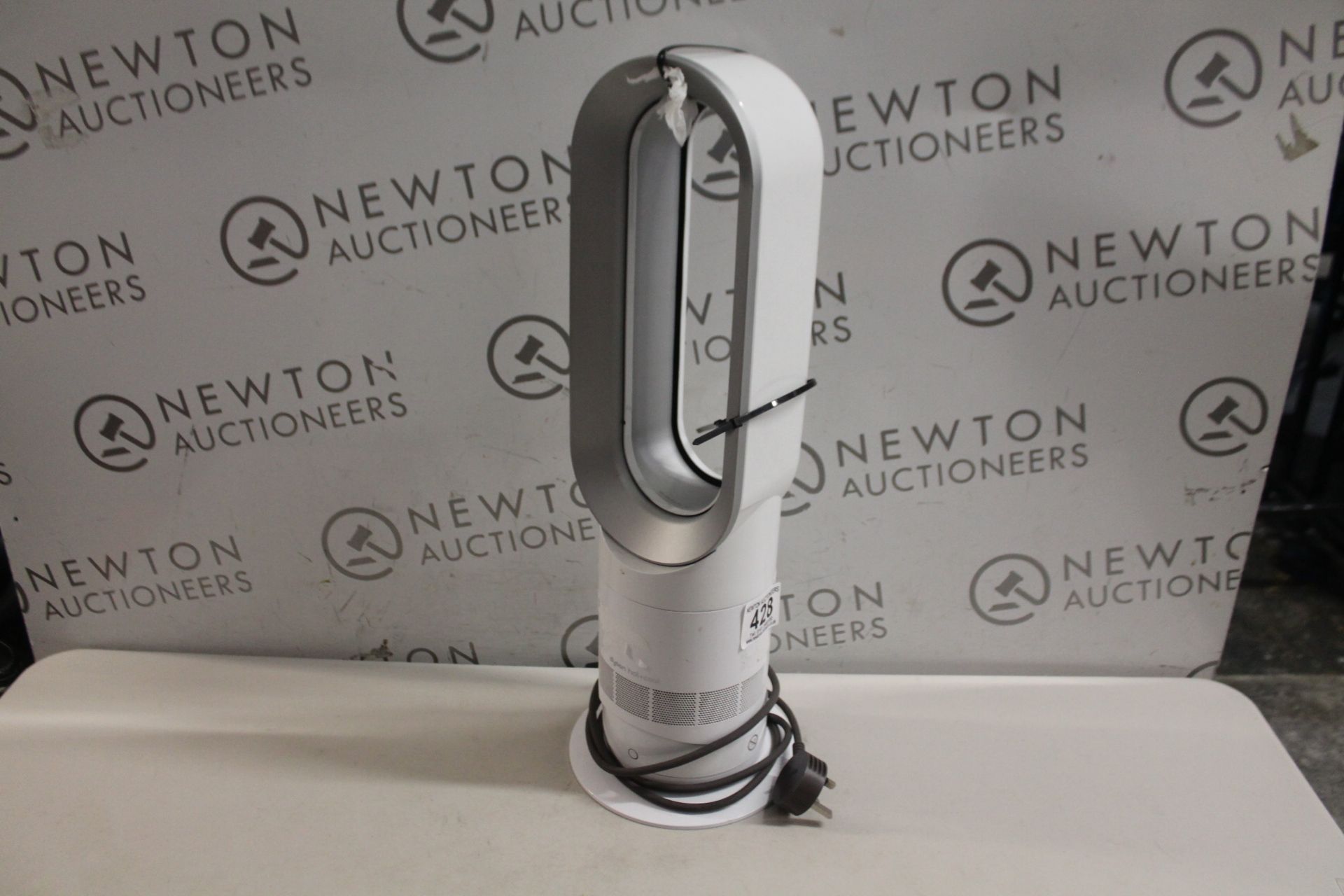 1 DYSON AM09 HOT AND COOL JET FOCUS FAN RRP Ã‚Â£399