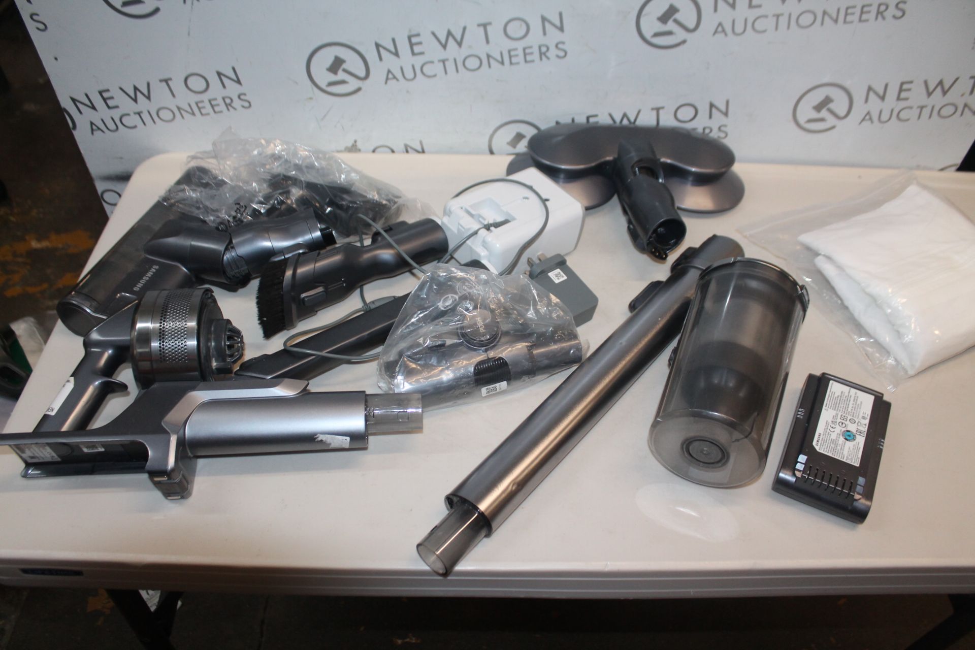 1 SAMSUNG JET 90 PRO CORDLESS STICK VACUUM CLEANER AND MOP RRP Â£499