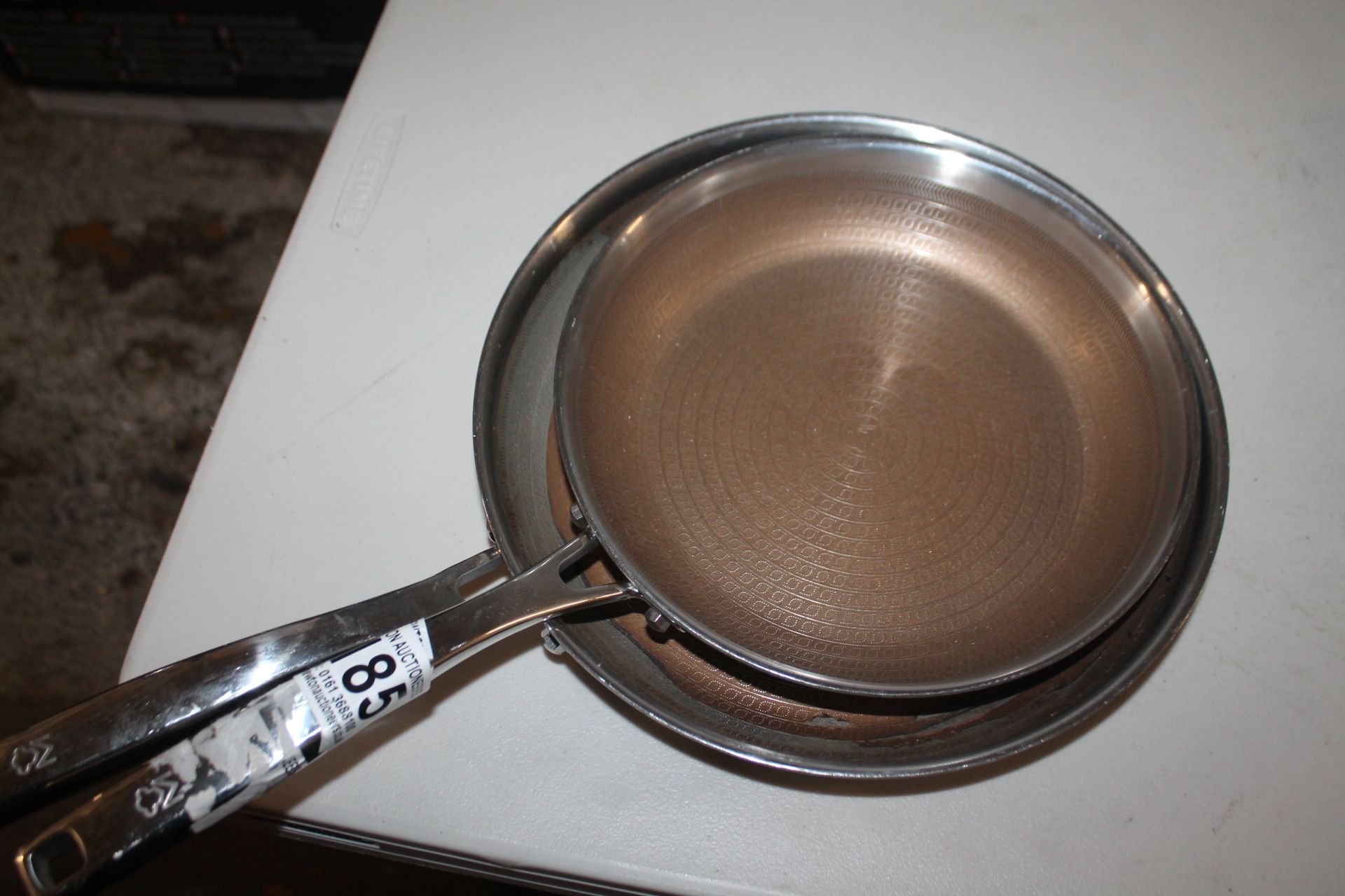 1 SET OF 2 MASTERPRO FRYING PANS RRP Â£39.99