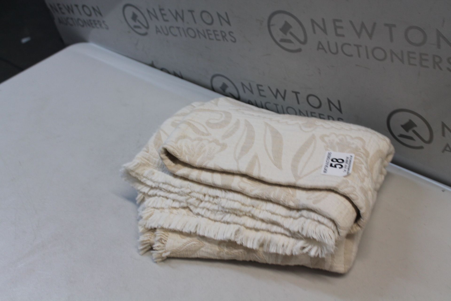 1 LIFE COMFORT REVERSIBLE 100% COTTON GAUZE THROW , 127 X 162 CM RRP Â£22.99