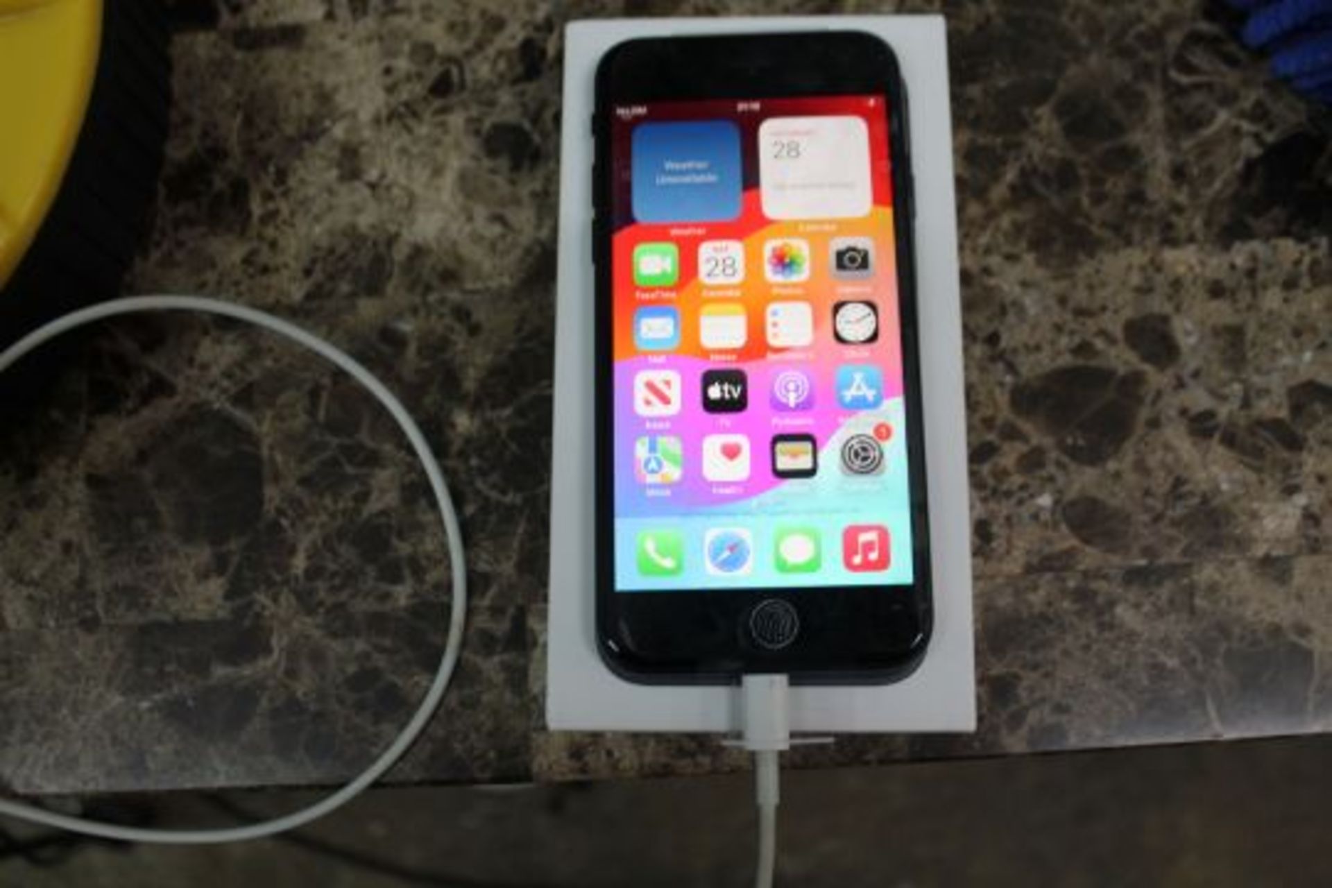 1 BOXED APPLE (UNLOCKED) IPHONE SE MIDNIGHT 64GB MODEL MMXF3B/A RRP Ã‚Â£499 (APPLE WARRANTY TILL