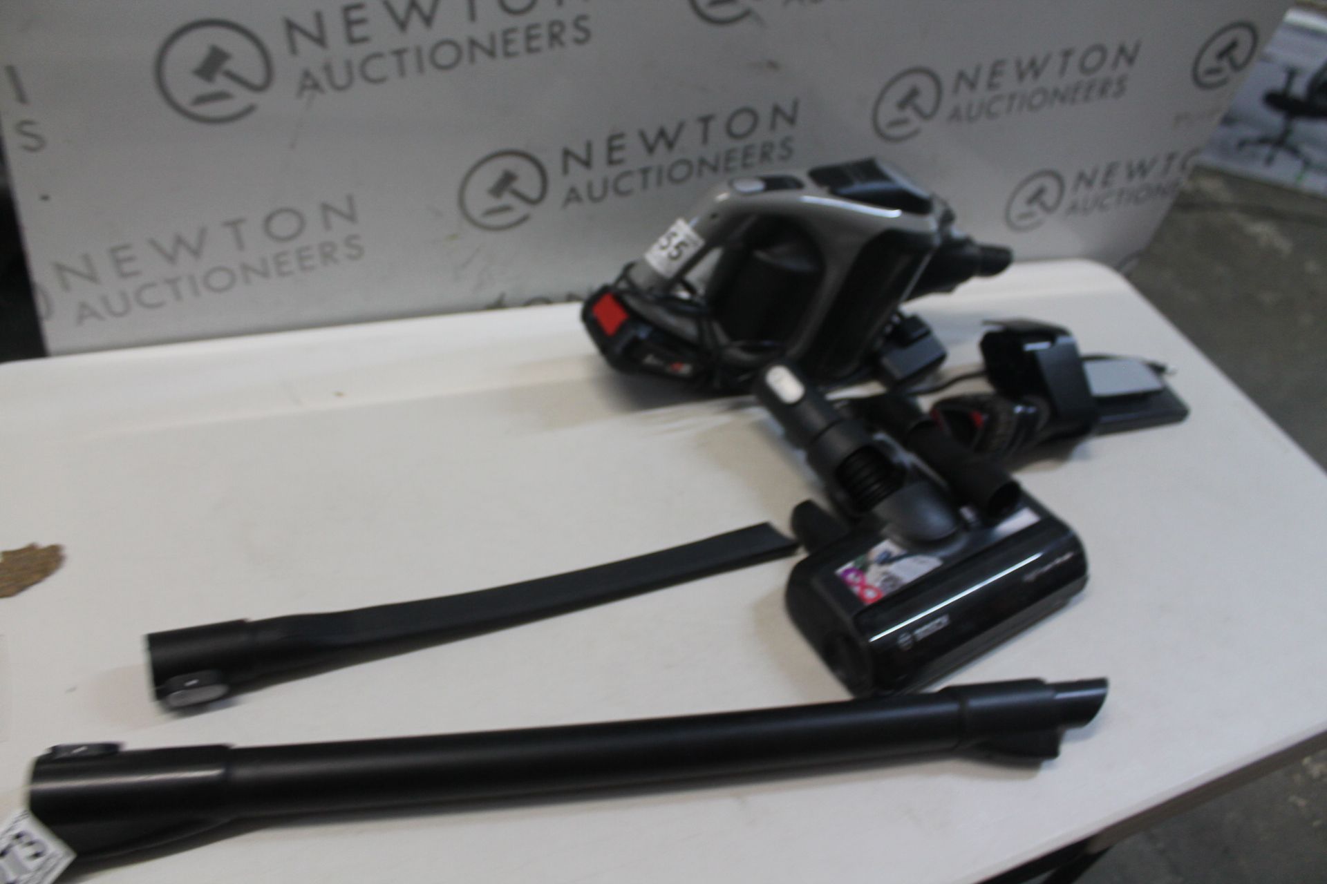 1 BOSCH CORDLESS VACUUM CLEANER UNLIMITED SERIES 8 GEN2 RRP Â£129.99