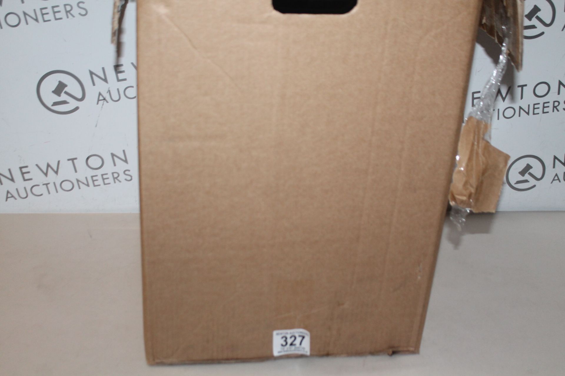 1 INSTANT HOT TAP RRP Â£199.99