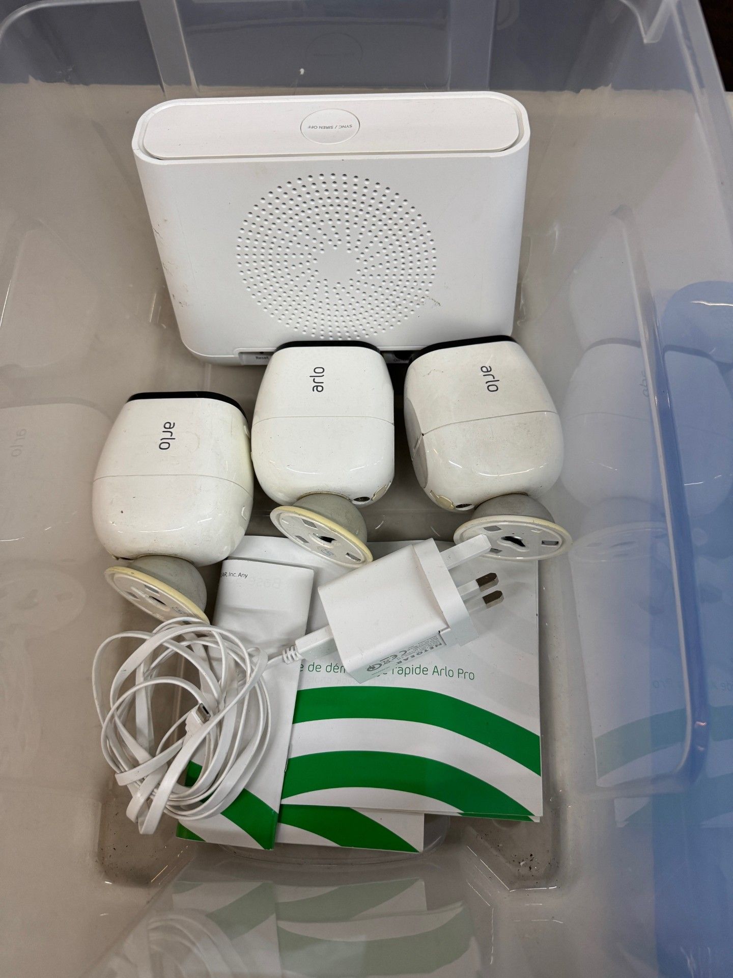 1 ARLO SMART HOME - 3 HD SECURITY CAMERA KIT NETGEAR VMB4000 RRP Â£399