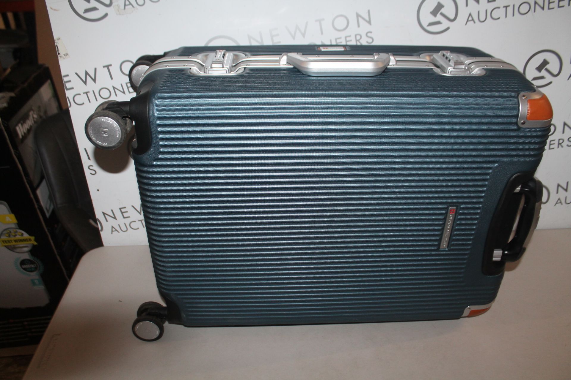 1 SWISS MILITARY 60CM MEDIUM HARDSIDE CASE RRP Â£99.99 (EXTENSION HANDLE BROKEN)