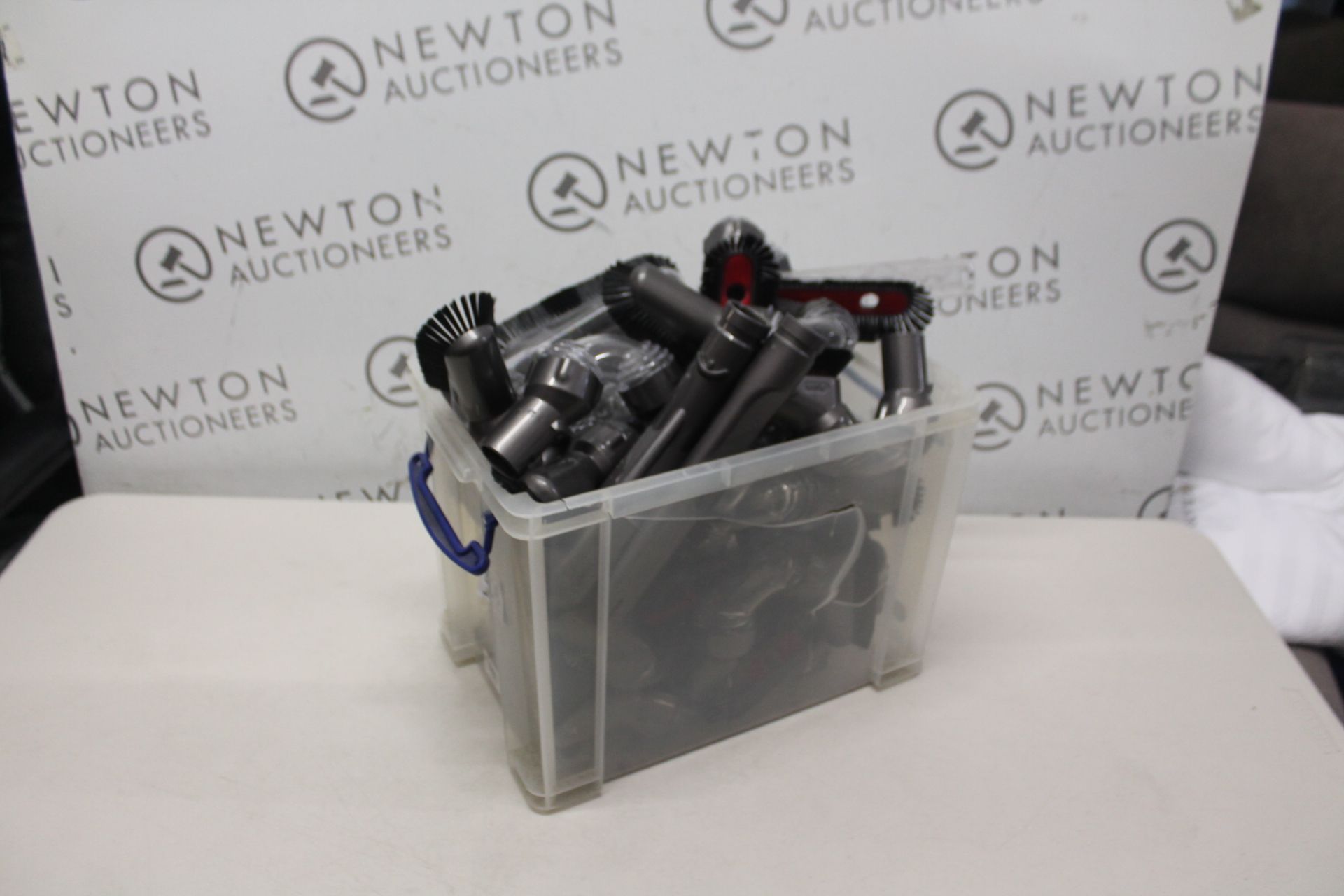 1 JOBLOT OF DYSON ATTACHMENTS RRP Â£99