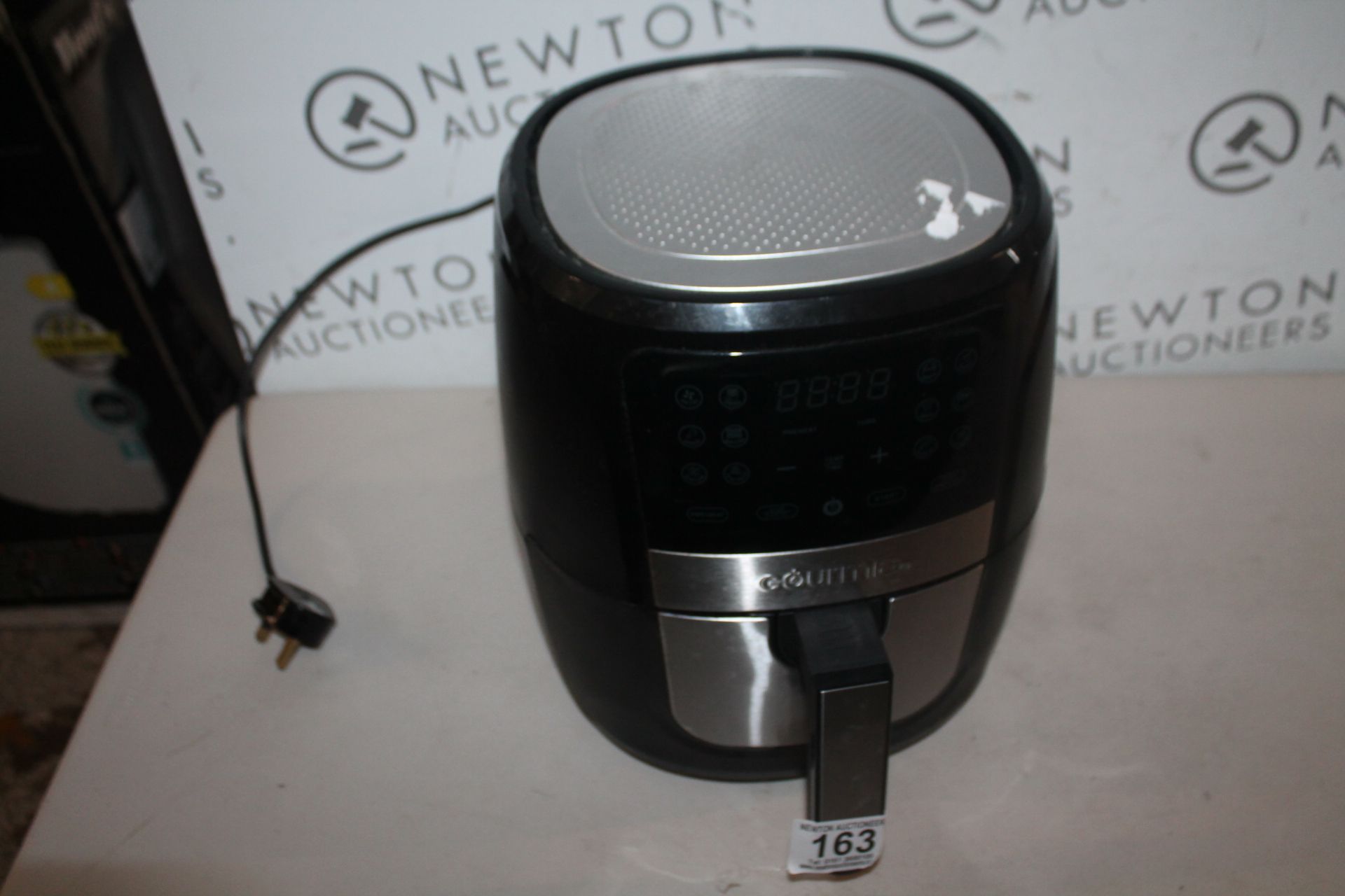 1 GOURMIA 5.7L DIGITAL AIR FRYER RRP Â£39.99