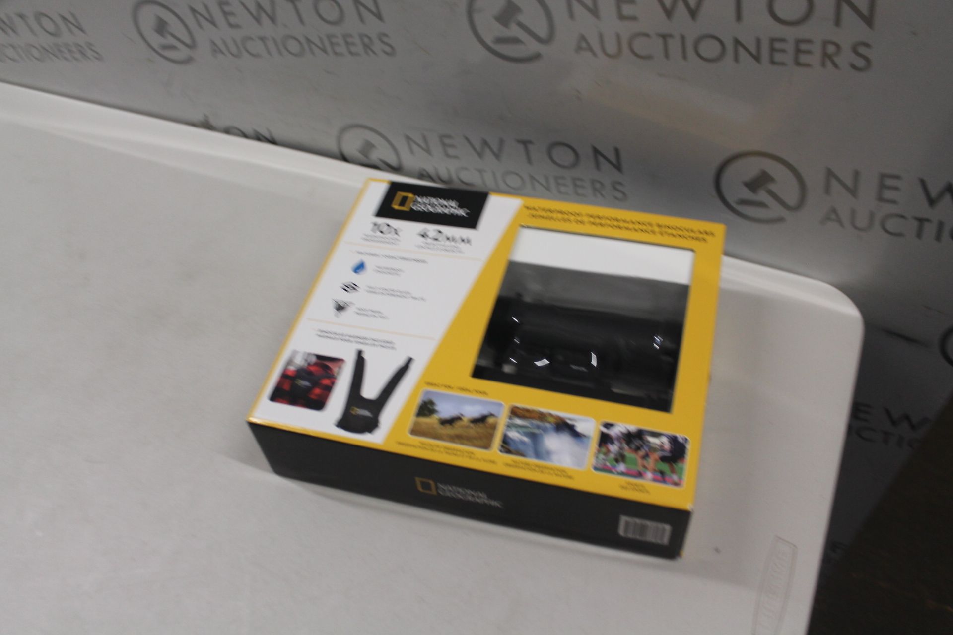 1 BOXED NATIONAL GEOGRAPHIC WATERPROOF PERFORMANCE BINOCULAR RRP Â£69.99