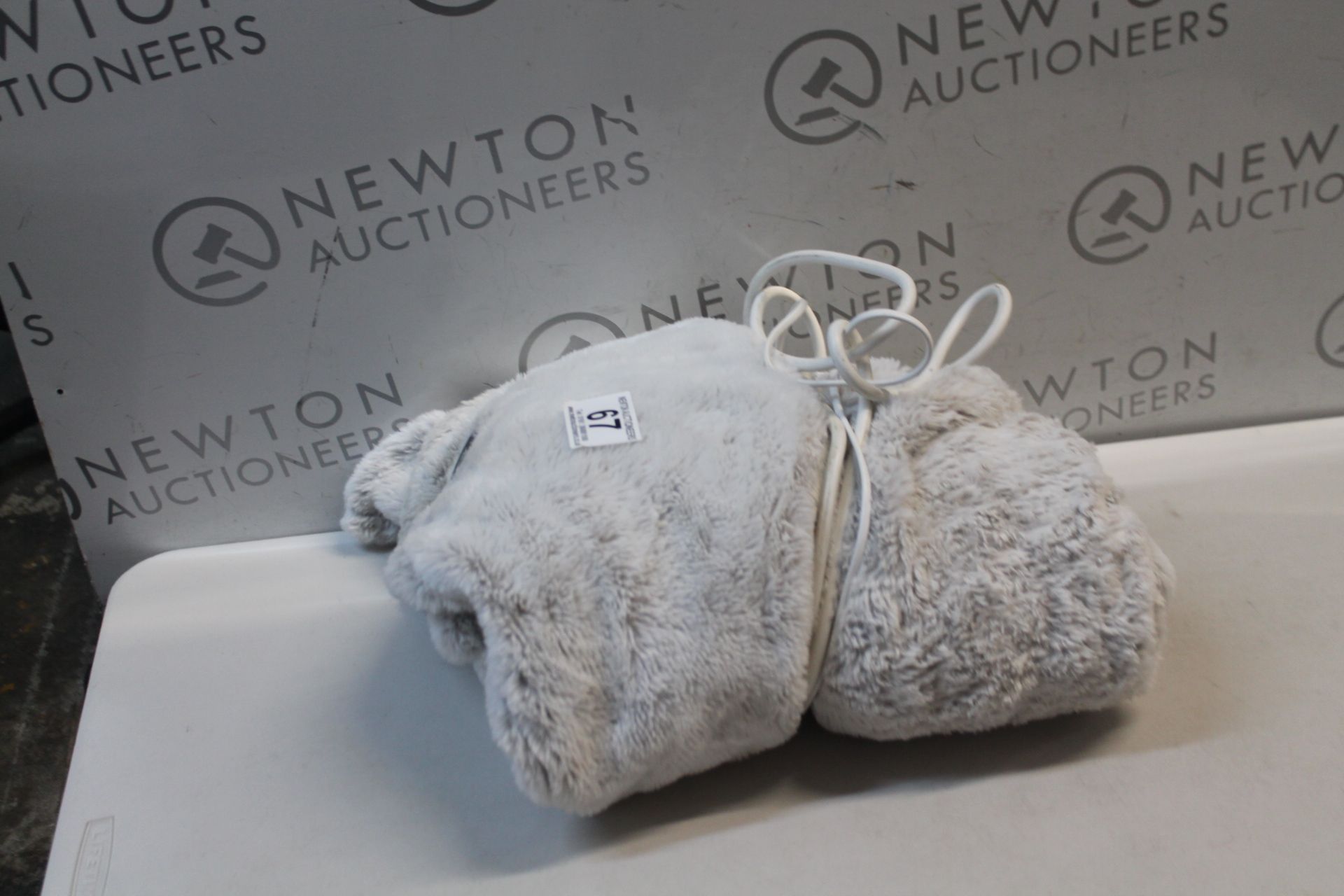 1 BERKSHIRE LIFE HEATED THROW