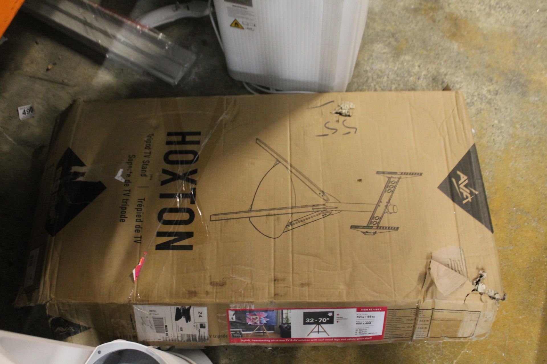 1 BOXED AVF HOXTON TV STAND FOR TV'S UP TO 70" RRP Â£199.99