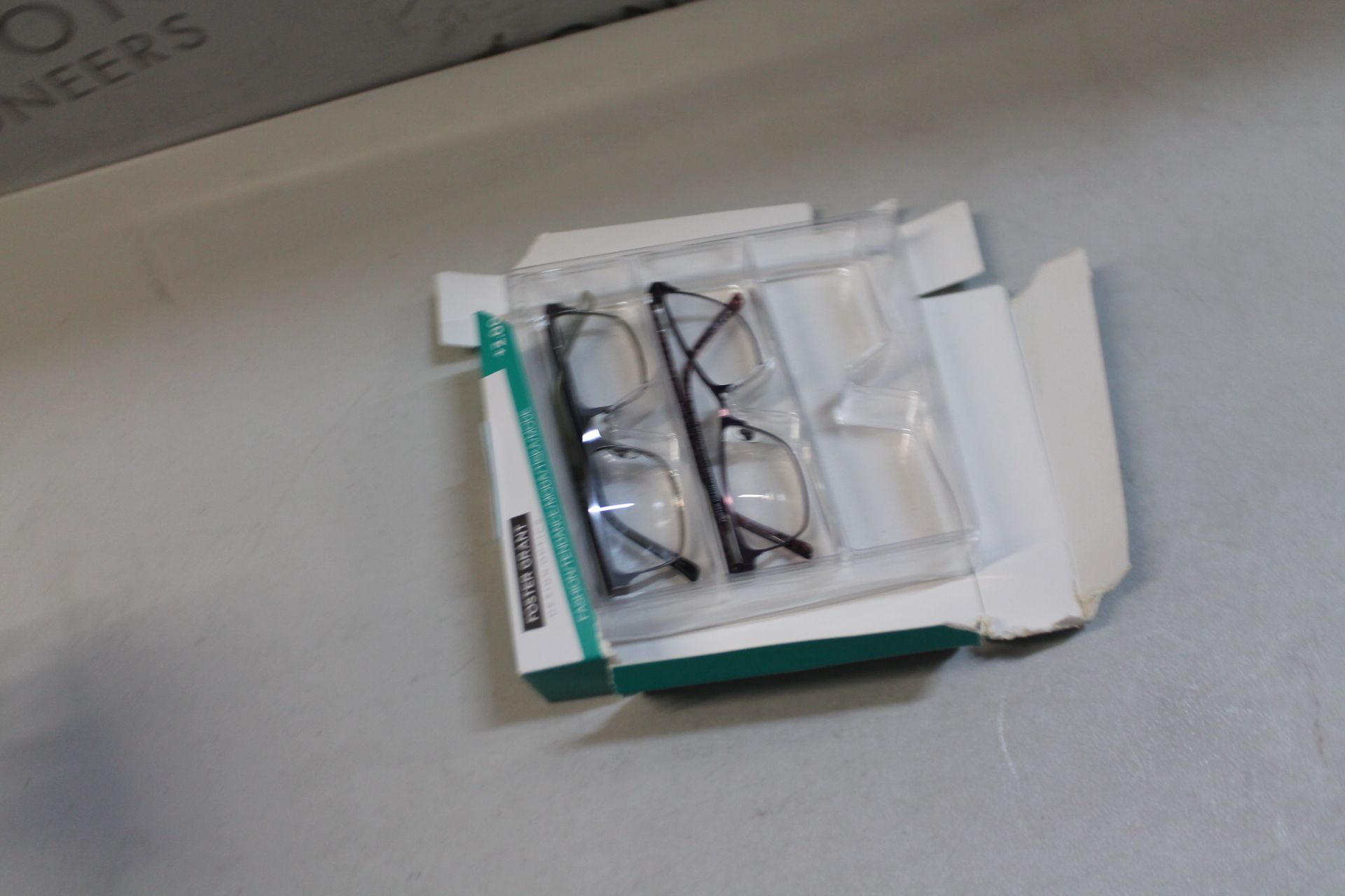 1 BOXED FOSTER GRANT READING GLASSESS STREGTH +2.00 RRP Â£29.99