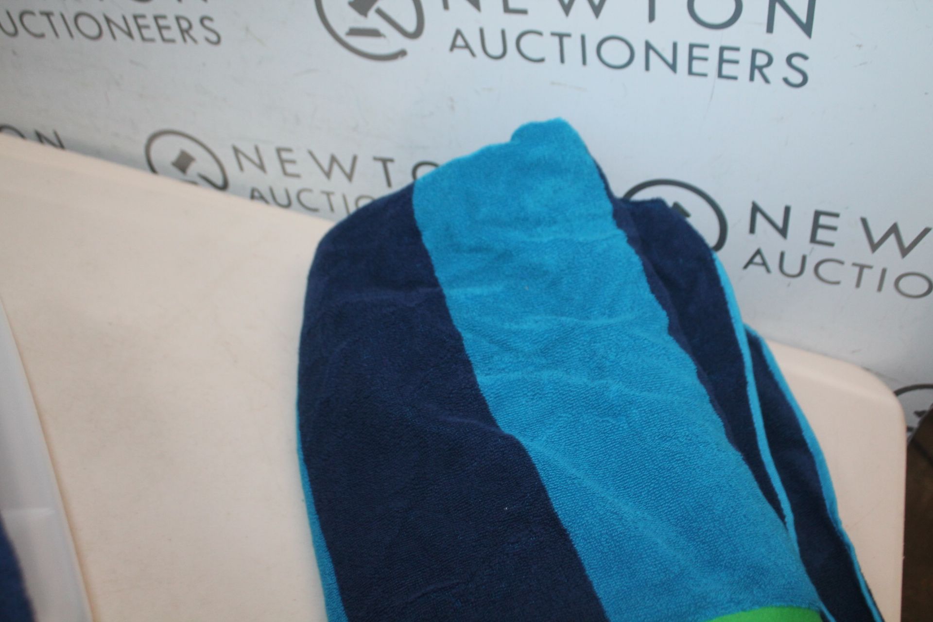 1 COLOUR YOUR HOME BEACH TOWEL RRP Â£19