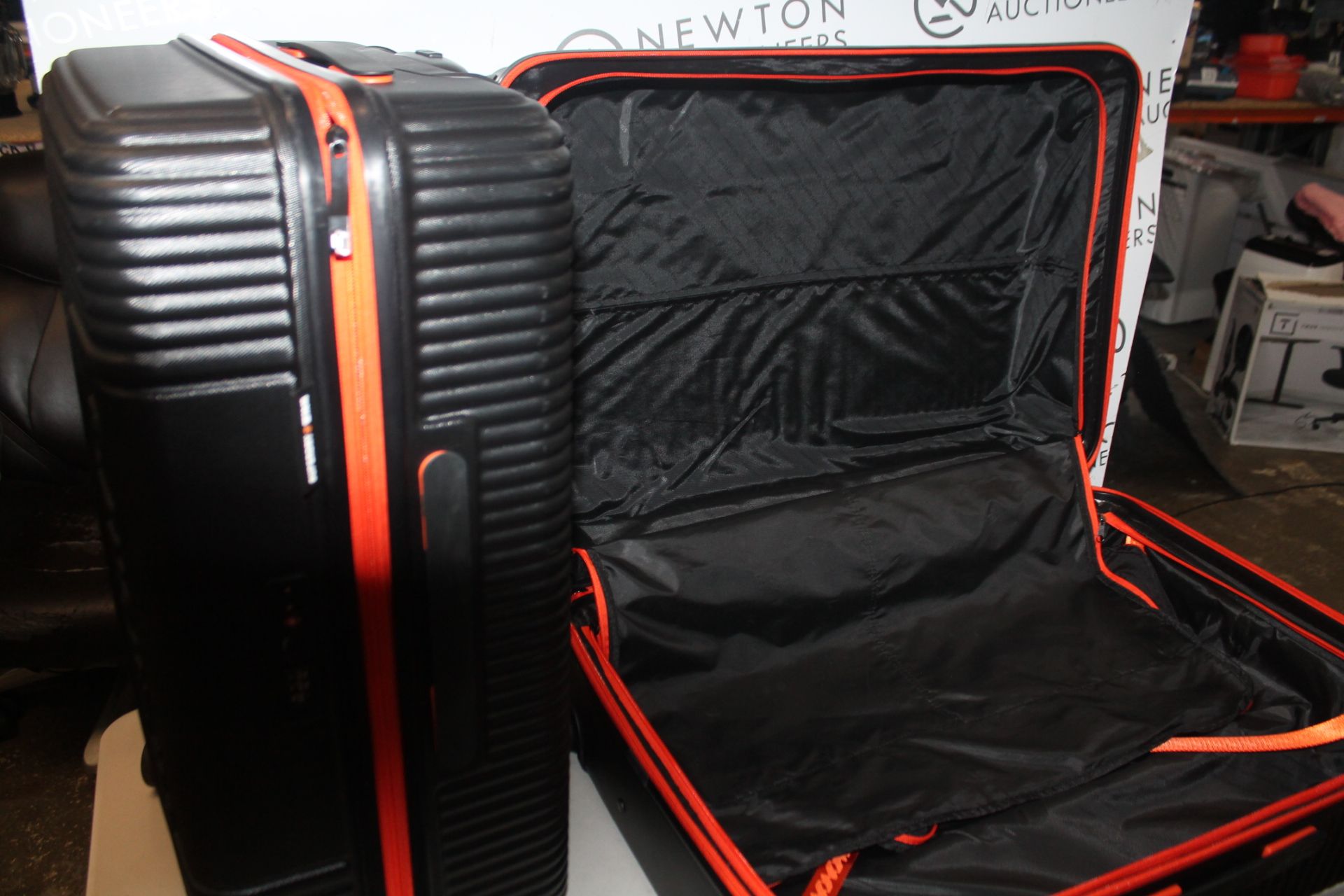 1 SUPERDRY 2 PIECE HARDSIDE LUGGAGE SET RRP Â£199 (LARGE CASE EXTENSION HANDLE BROKEN)