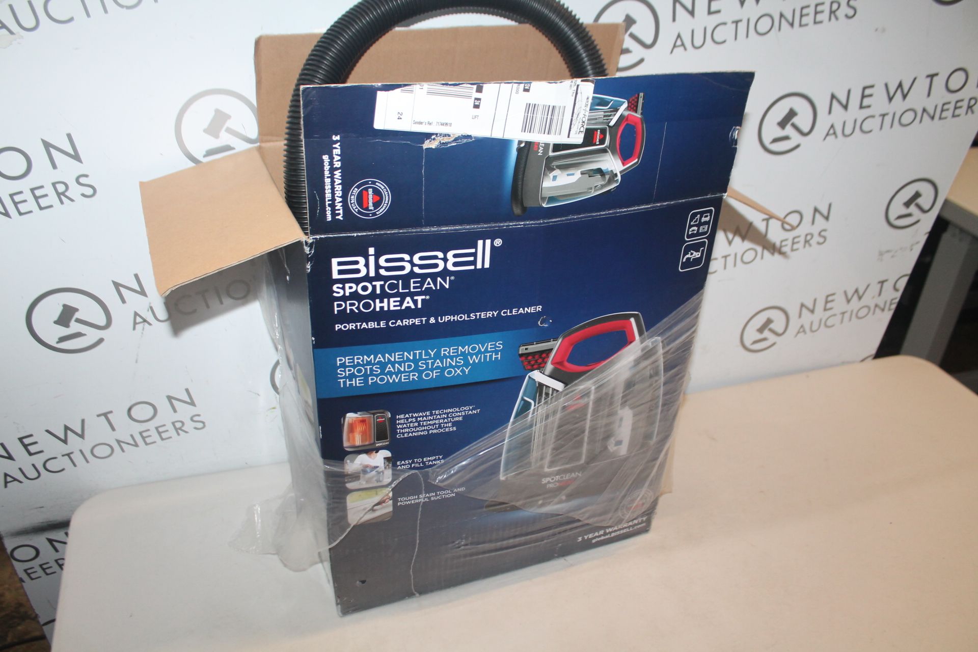 1 BOXED BISSELL SPOTCLEAN PROHEAT PORTABLE SPOT AND STAIN CARPET CLEANER RRP Â£199