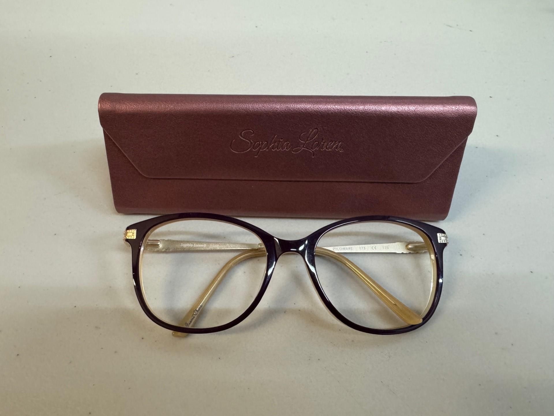 1 PAIR OF SOPHIA LOREN GLASSESS FRAME WITH CASE RRP Â£99