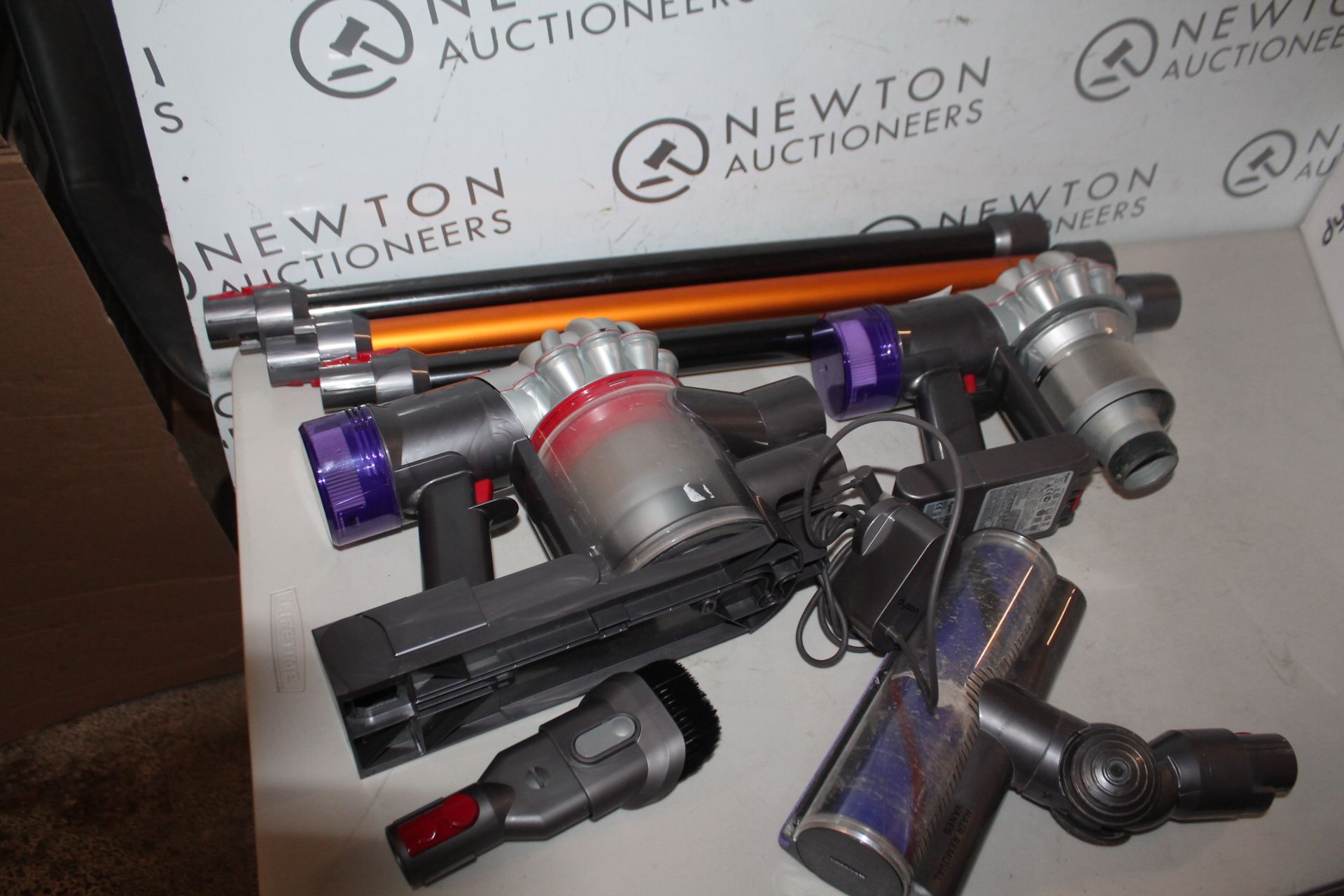 1 DYSON V8 ADVANCED CORDLESS VACCUM CLEANER RRP Â£199