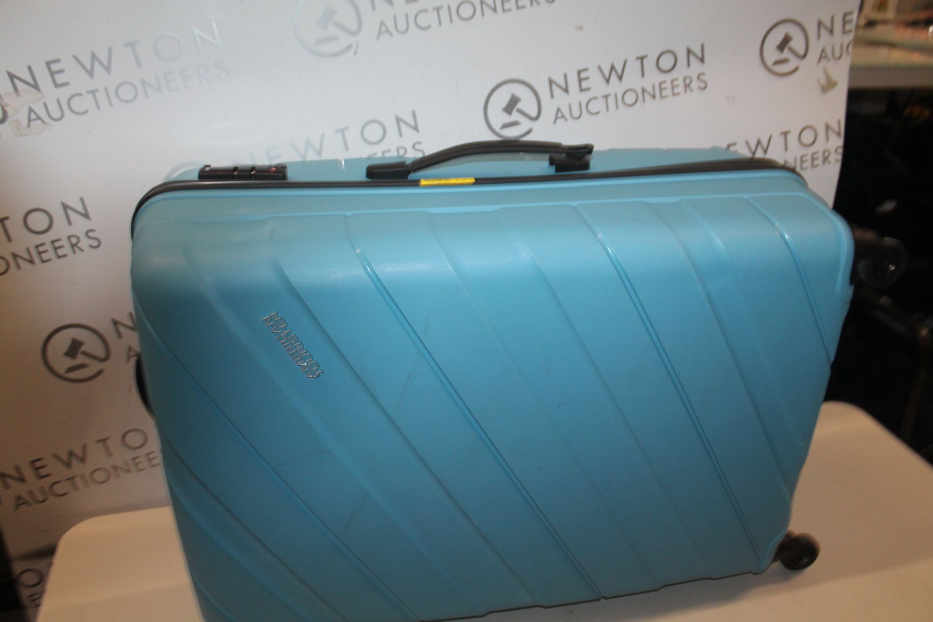 1 AMERICAN TOURISTER LARGE HARDSIDE SPINNER CASE RRP Â£99 (HANDLE BROKEN)