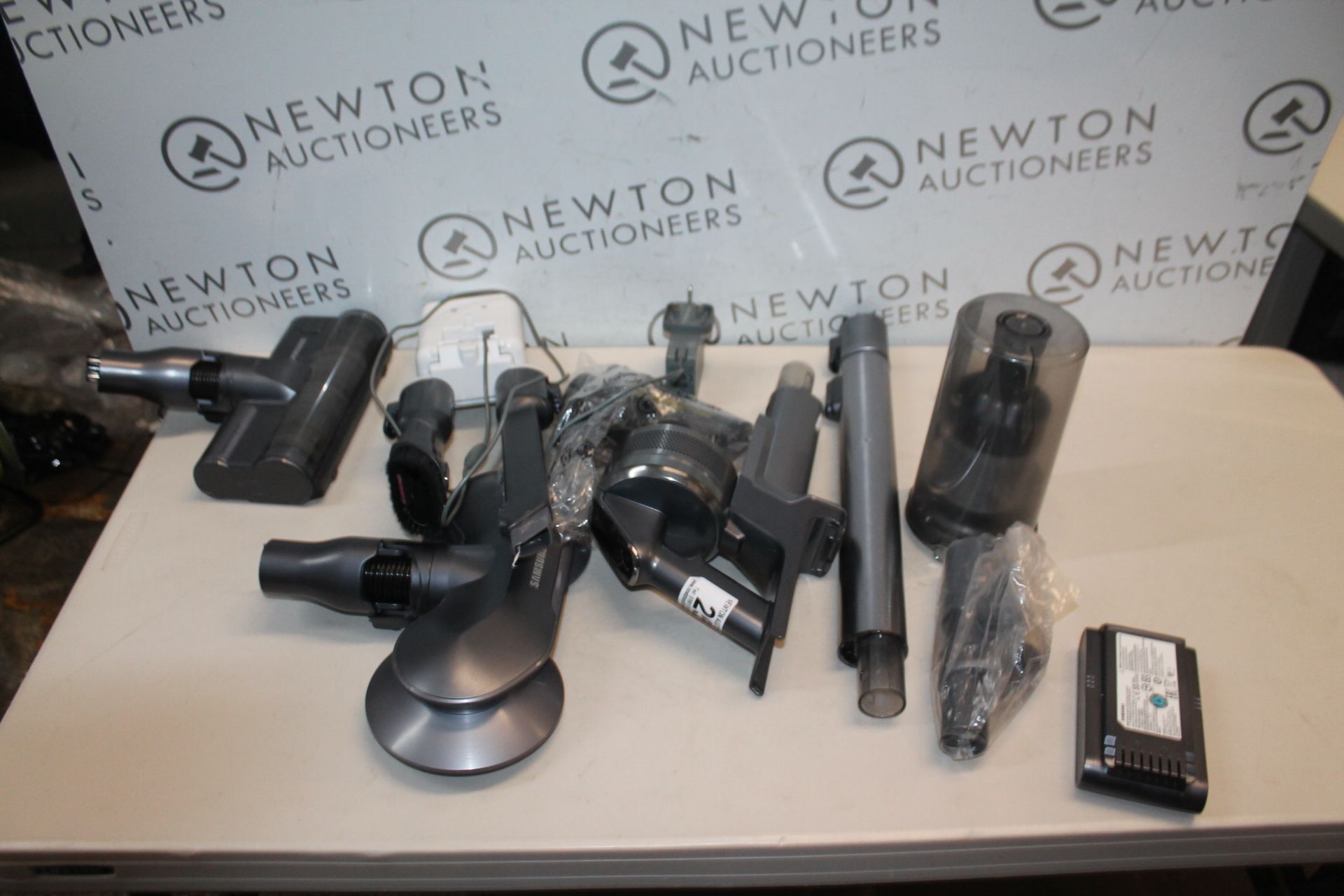 1 SAMSUNG JET 90 PRO CORDLESS STICK VACUUM CLEANER AND MOP RRP Â£499