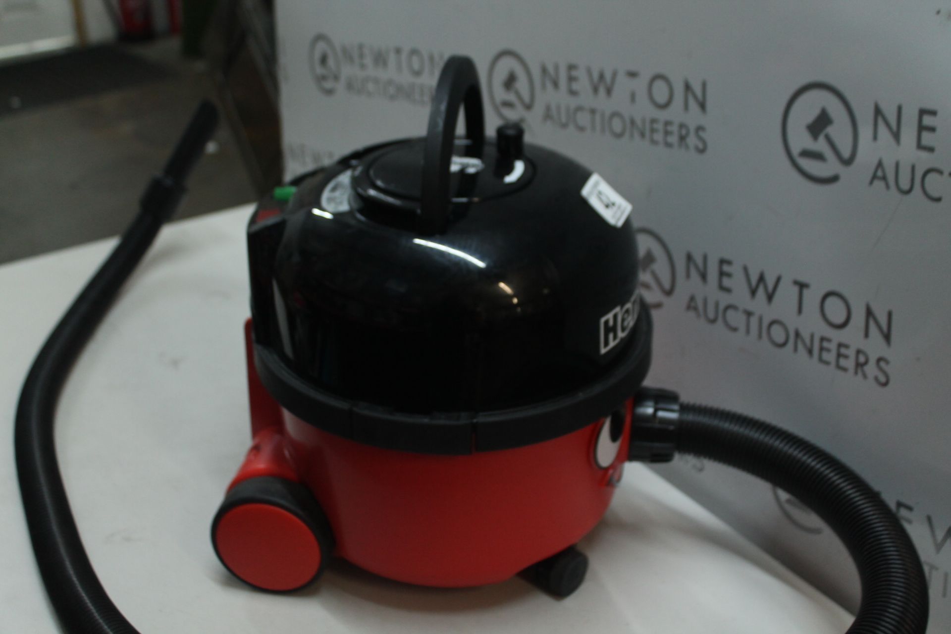 1 NUMATIC HENRY VACUUM CLEANER RRP Â£179.99