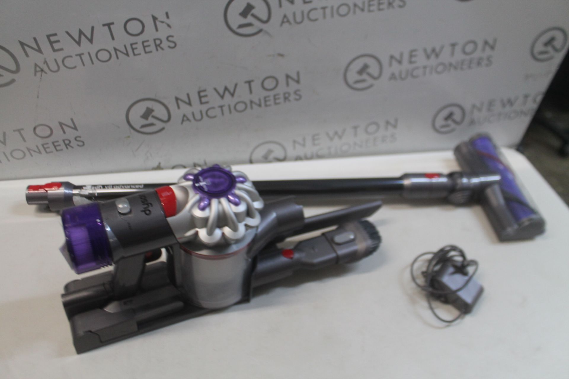 1 DYSON V8 ADVANCED STICK VACUUM CLEANER RRP Â£249