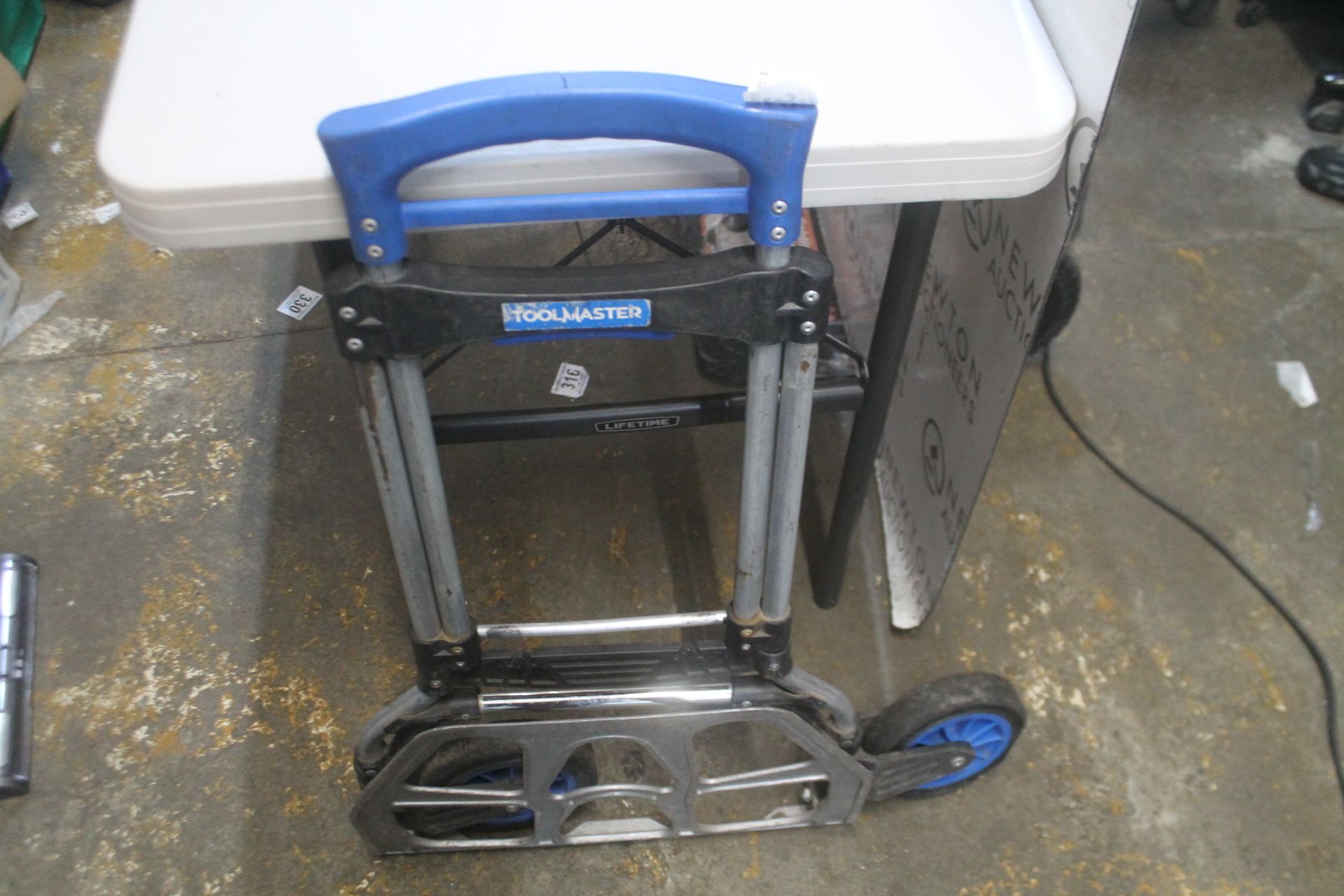 1 TOOLMASTER FOLDING HANDTRUCK RRP Â£49.99