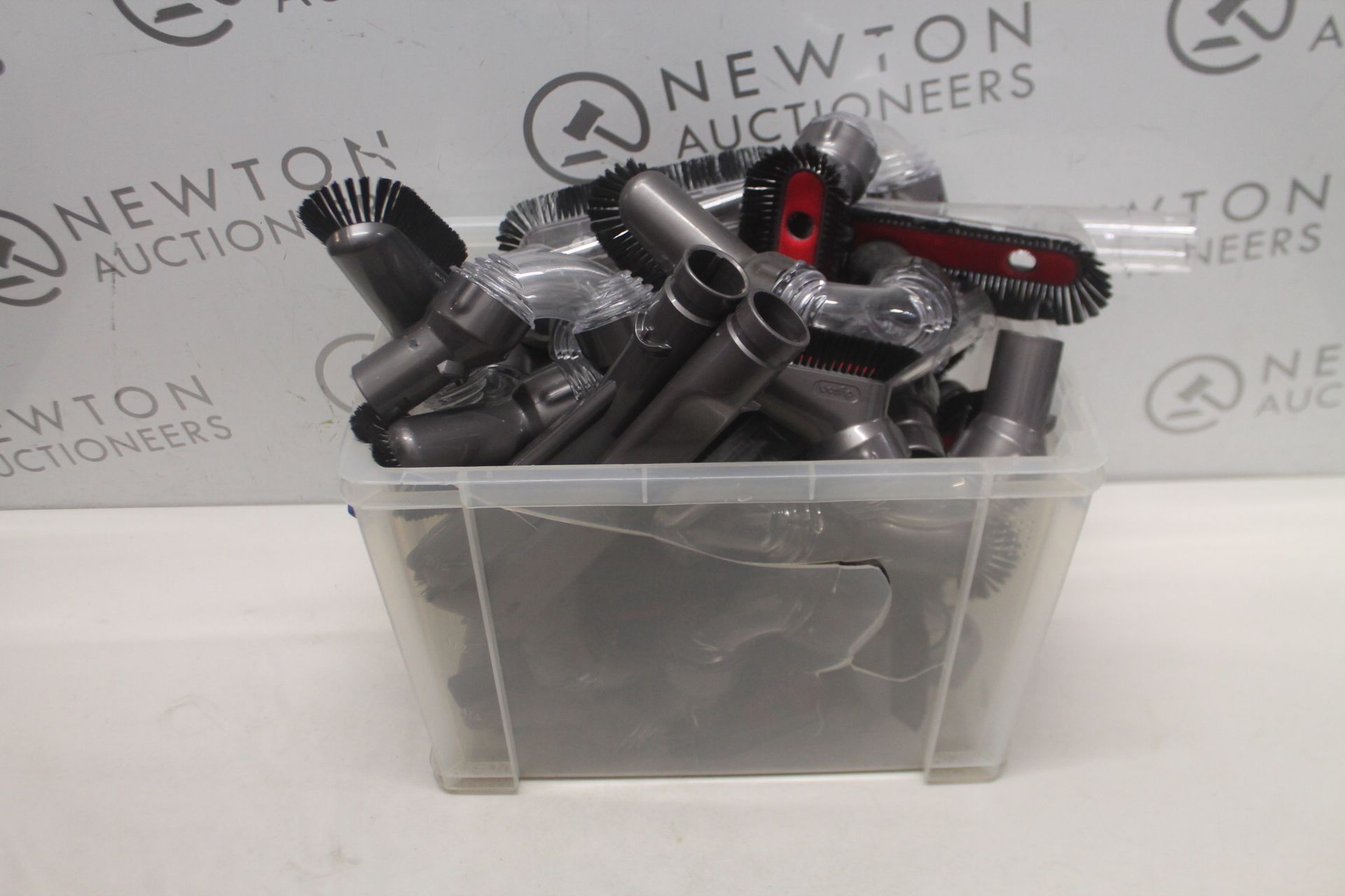 1 JOBLOT OF DYSON ATTACHMENTS RRP Â£99