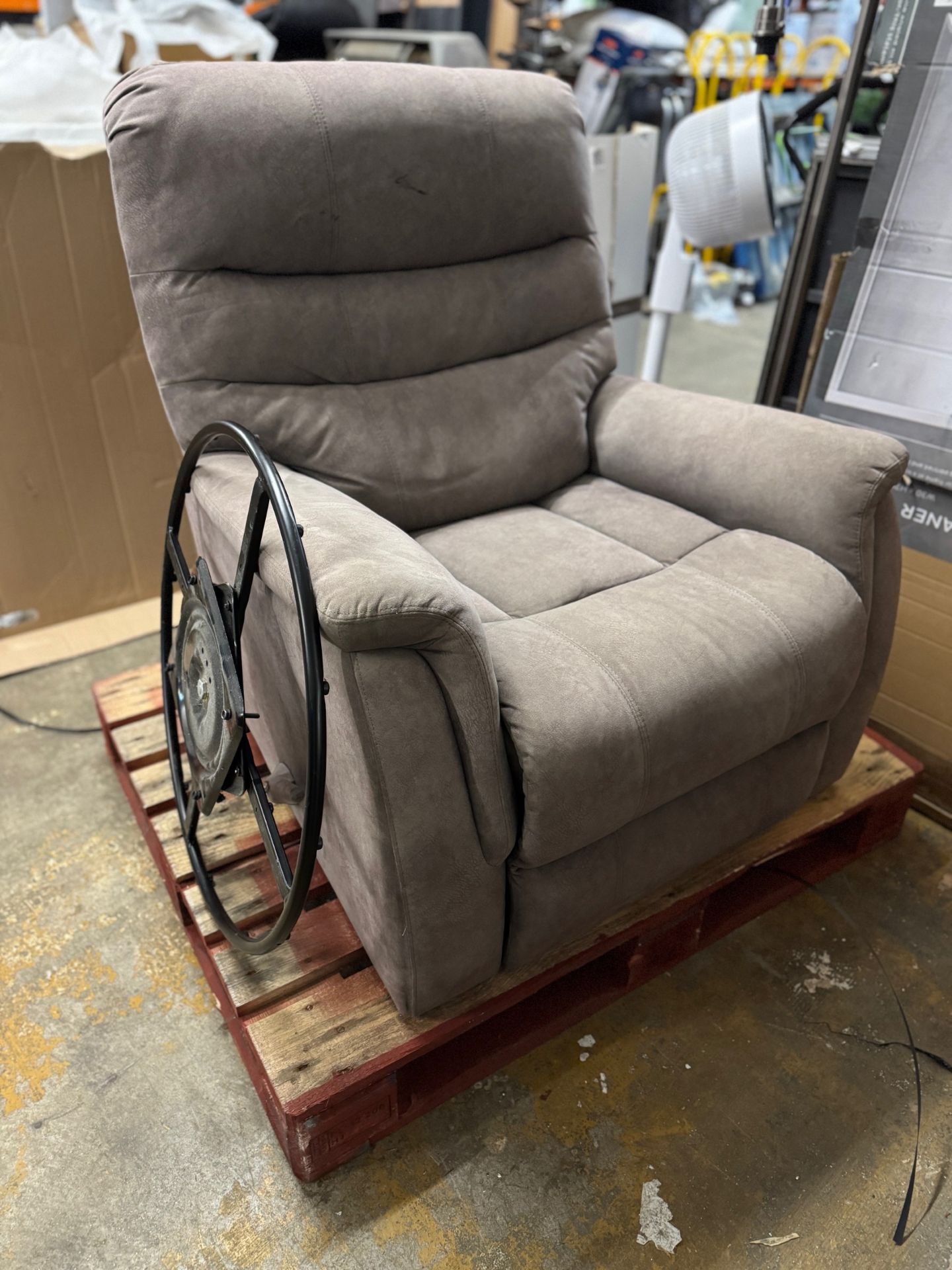 1 THOMASVILL FELIX MANUAL FABRIC RECLINER RRP Â£199 (DOESNâ€™T RECLINE, BASE DETACHED)