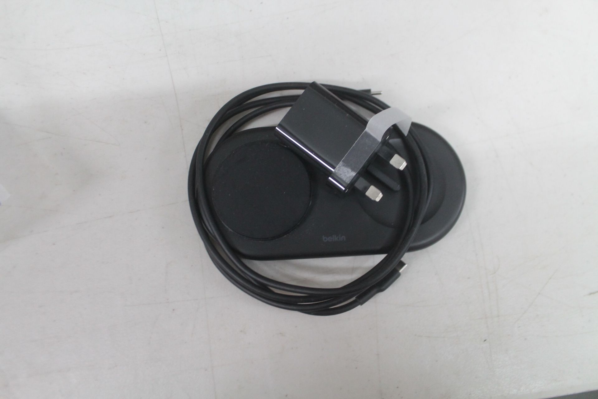 1 BELKIN BOOSTCHARGE PRO 2 IN 1 MAGNETIC CHARGING PAD RRP Â£99.99