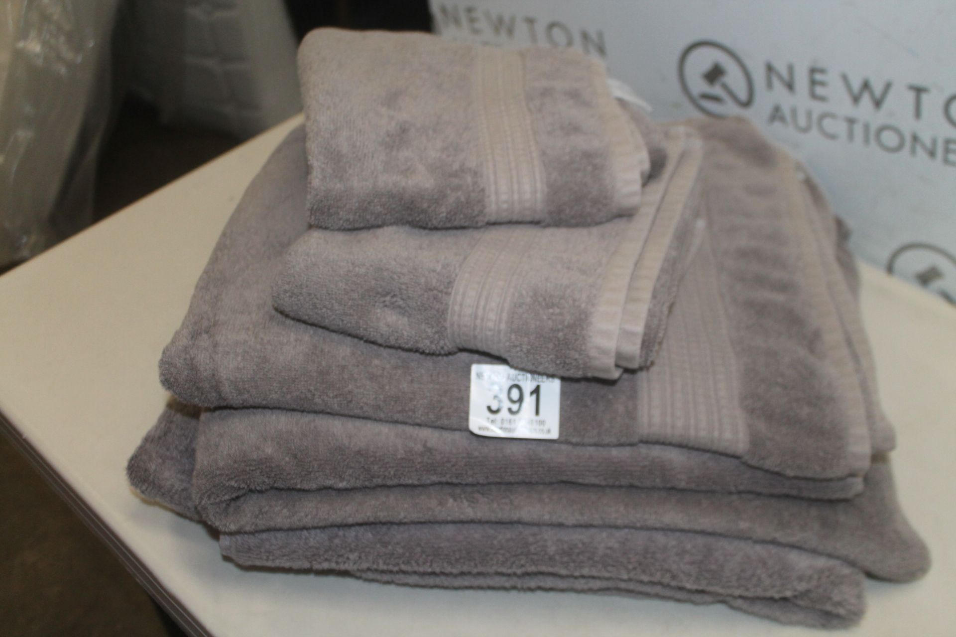 4 GRANDUER HOSPITALITY BATH TOWELS AND 2 FACE TOWELS RRP Â£49.99