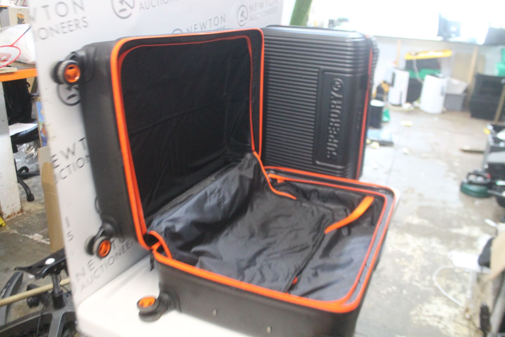 1 SUPERDRY 2 PIECE HARDSIDE LUGGAGE SET RRP Â£199 (LARGE CASE EXTENSION HANDLE BROKEN)