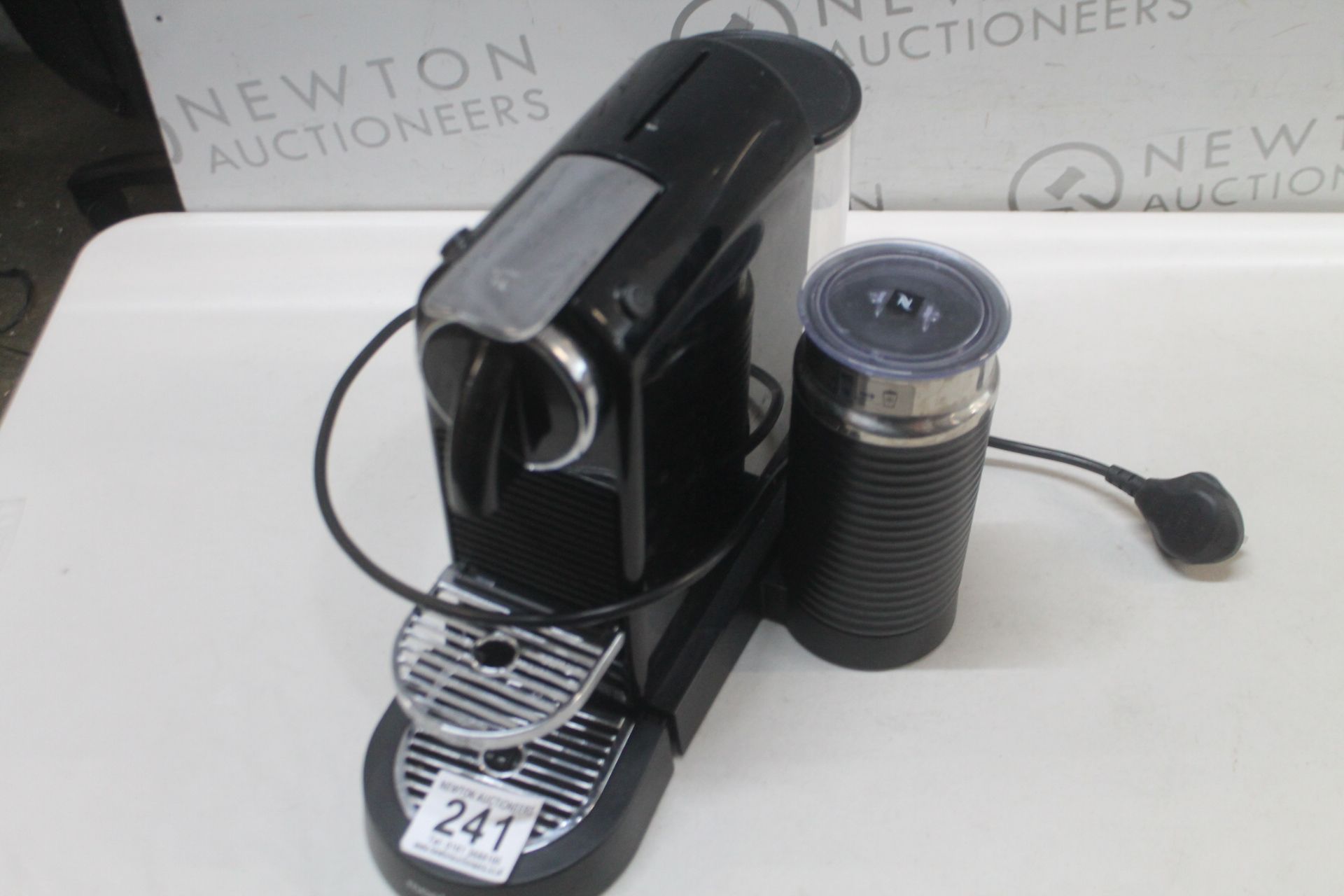 1 NESPRESSO BY MAGIMIX VERTUO POP CAPSULE COFFEE MACHINE RRP Â£69