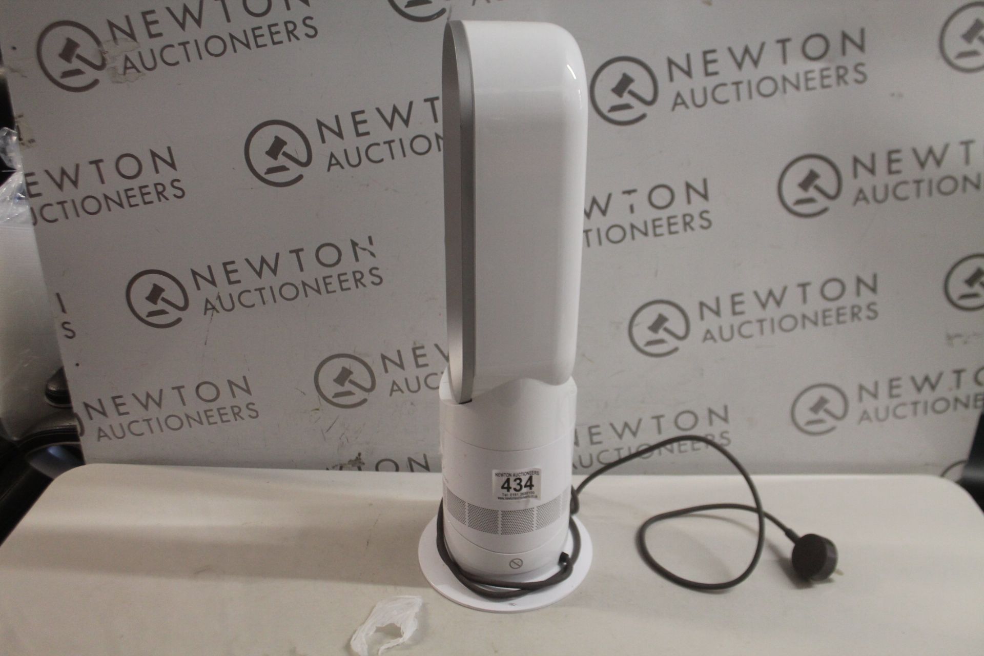 1 DYSON AM09 HOT AND COOL JET FOCUS FAN RRP Ã‚Â£399