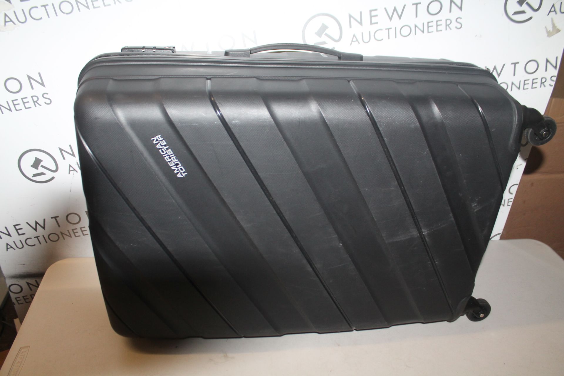 1 AMERICAN TOURISTER LARGE HARDSIDE SPINNER CASE RRP Â£99 (HANDLE BROKEN)