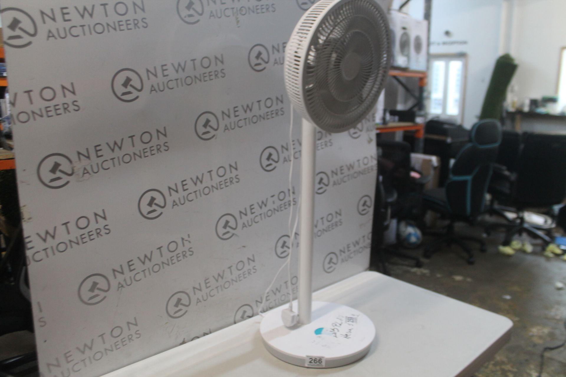 1 DUUX WHISPER ESSENCE AIR FAN IN WHITE - DXCF60 RRP Â£99